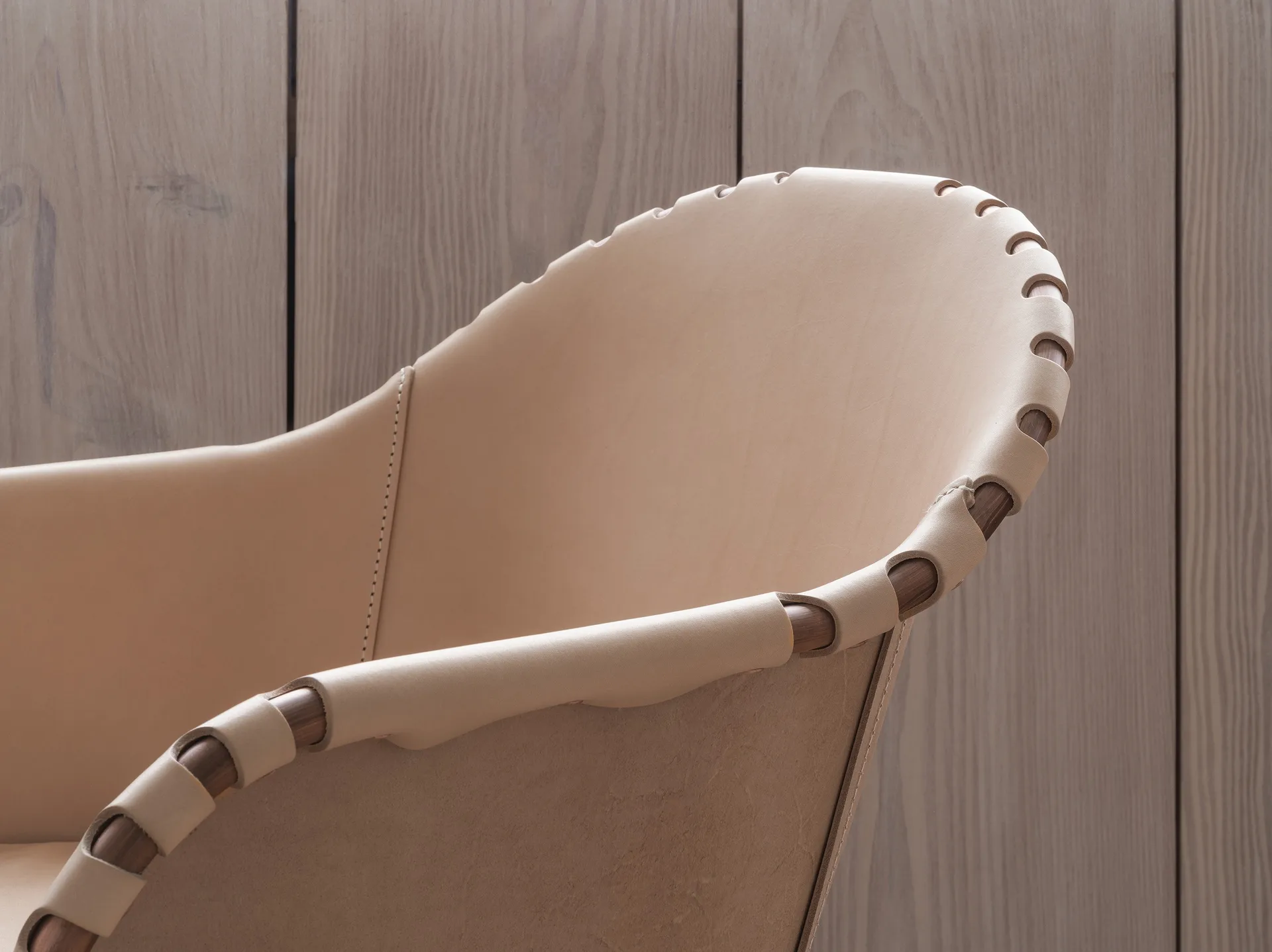 Poltrona Ingo, Cigar-bruno-cromo opaco Källemo