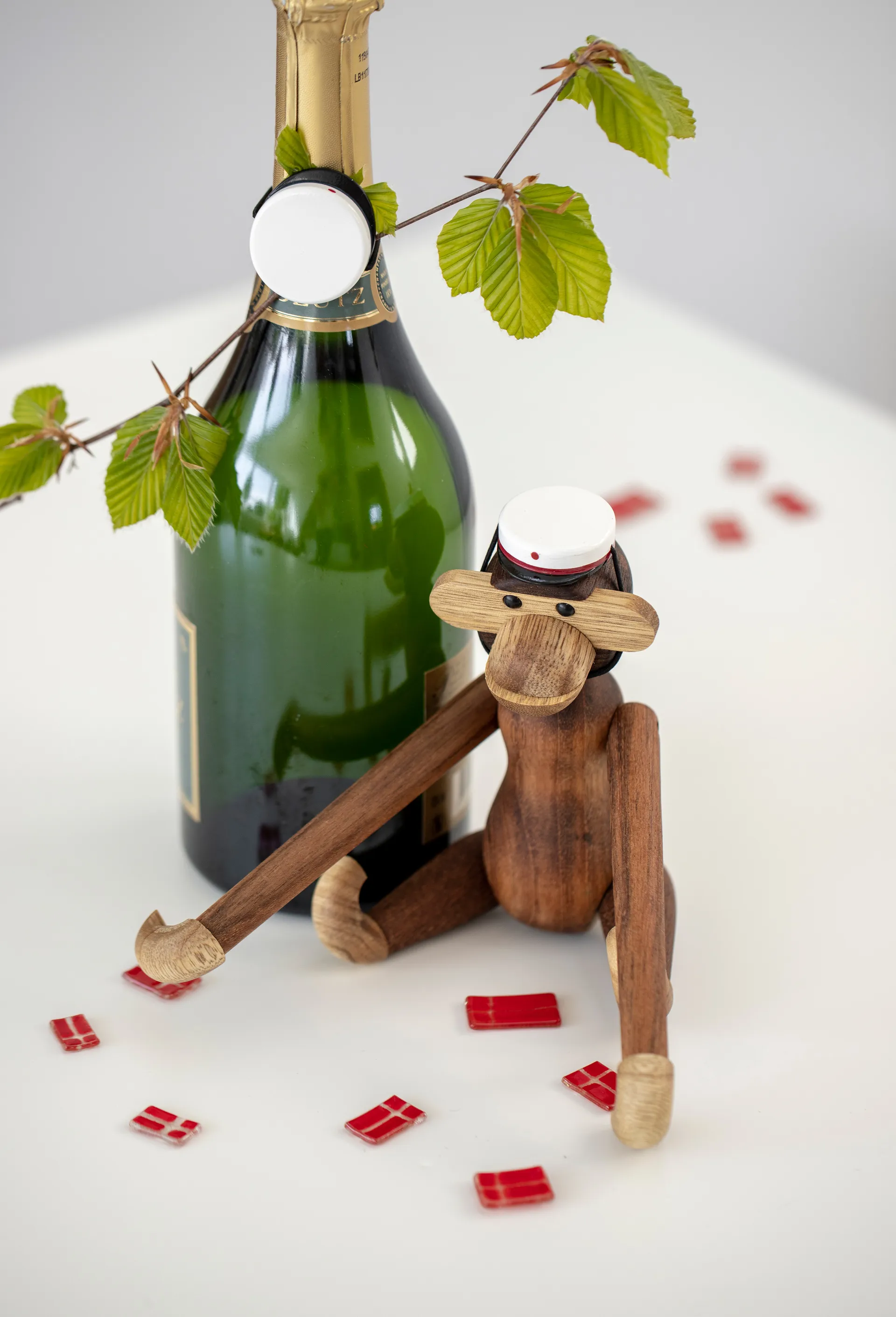 Scimmia Kay Bojesen con berretto da studente rosso Kay Bojesen Denmark