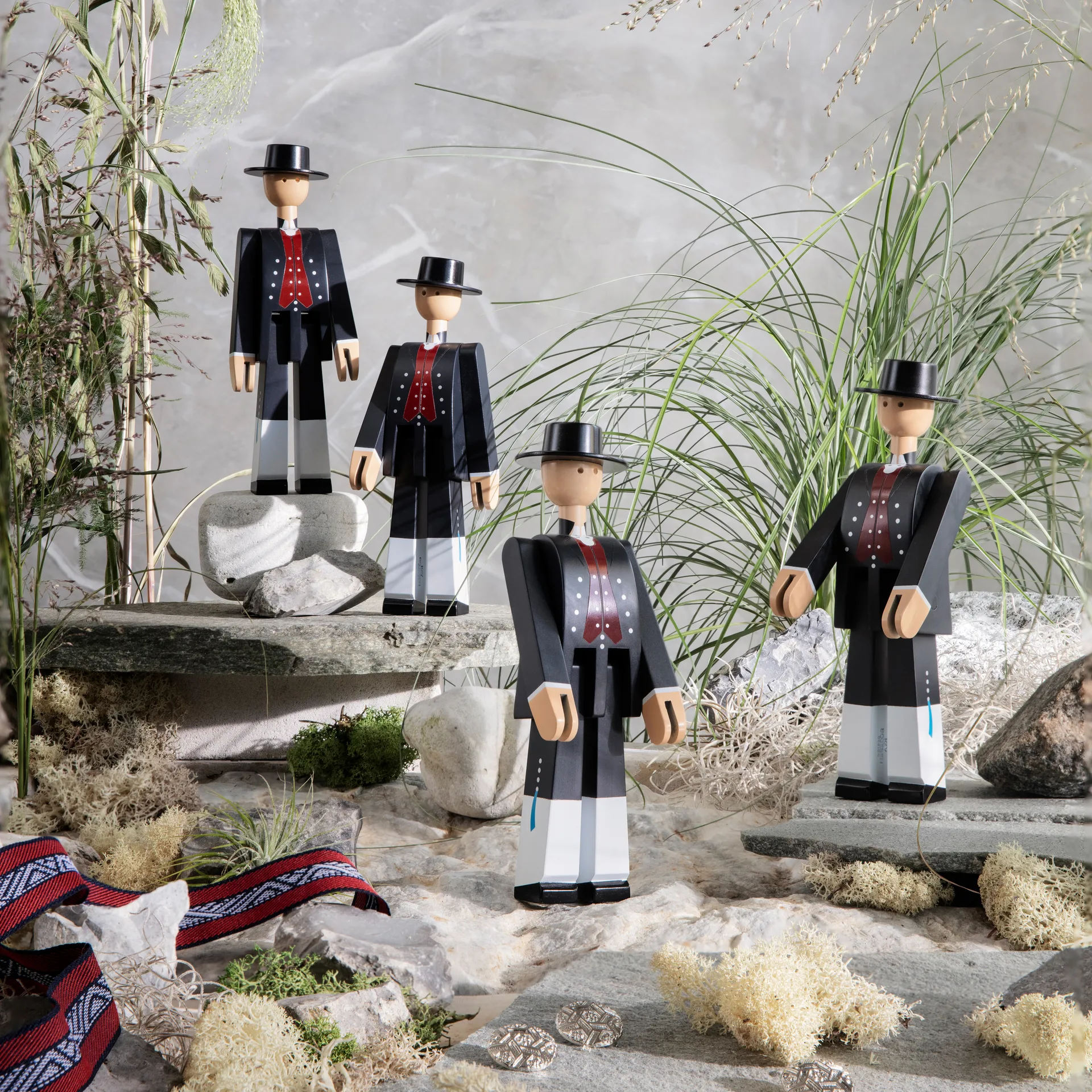 Uomo in abiti tradizionali norvegesi Kay Bojesen, Nero-rosso-bianco Kay Bojesen Denmark