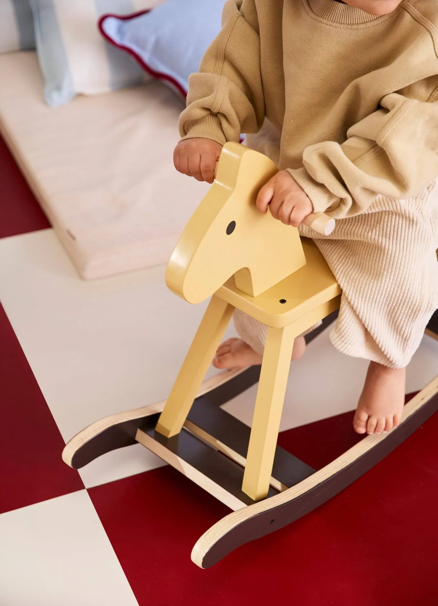 Cavallo a dondolo Kid's Concept, Giallo miele Kid's Concept