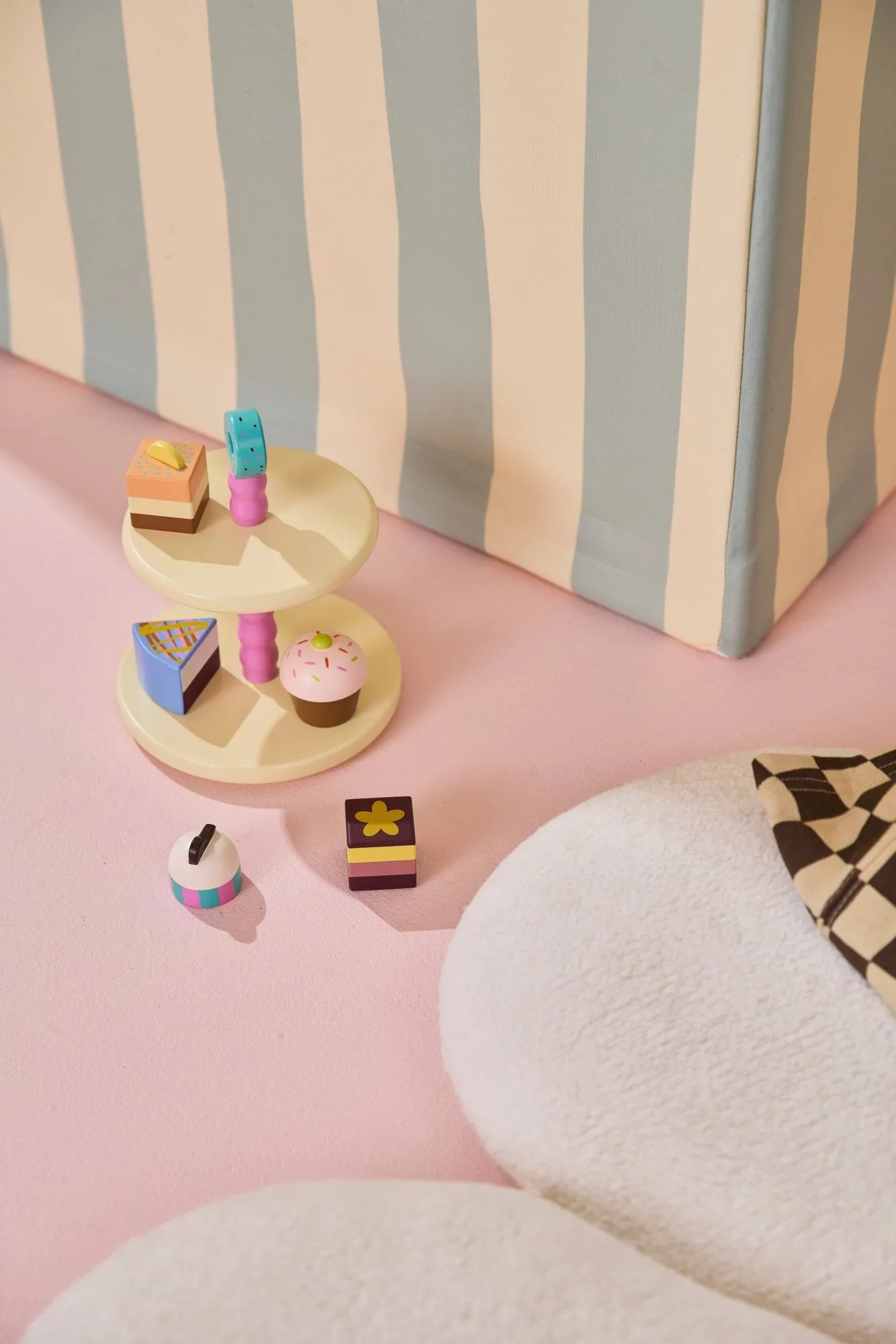 Kid's Concept alzata per dolci con biscotti, 9 pezzi Kid's Concept