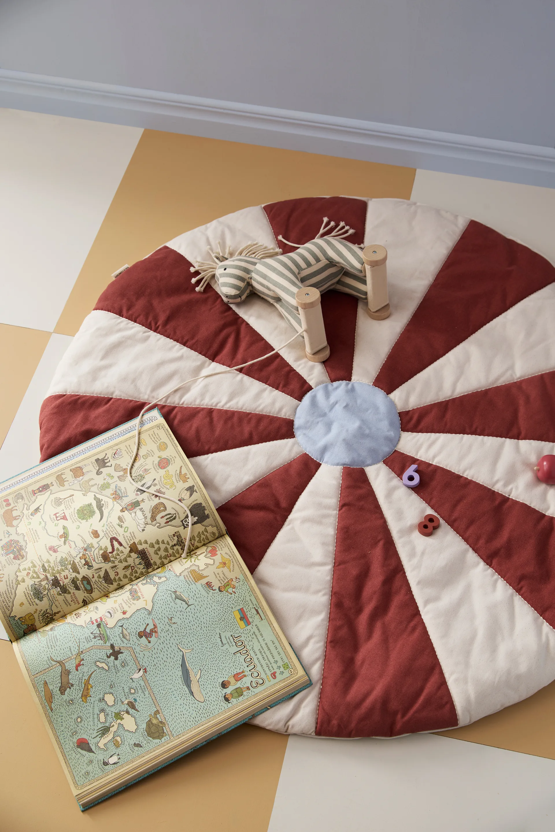 Tappeto da gioco Cirkus, Rosso, Ø112x2 cm Kid's Concept