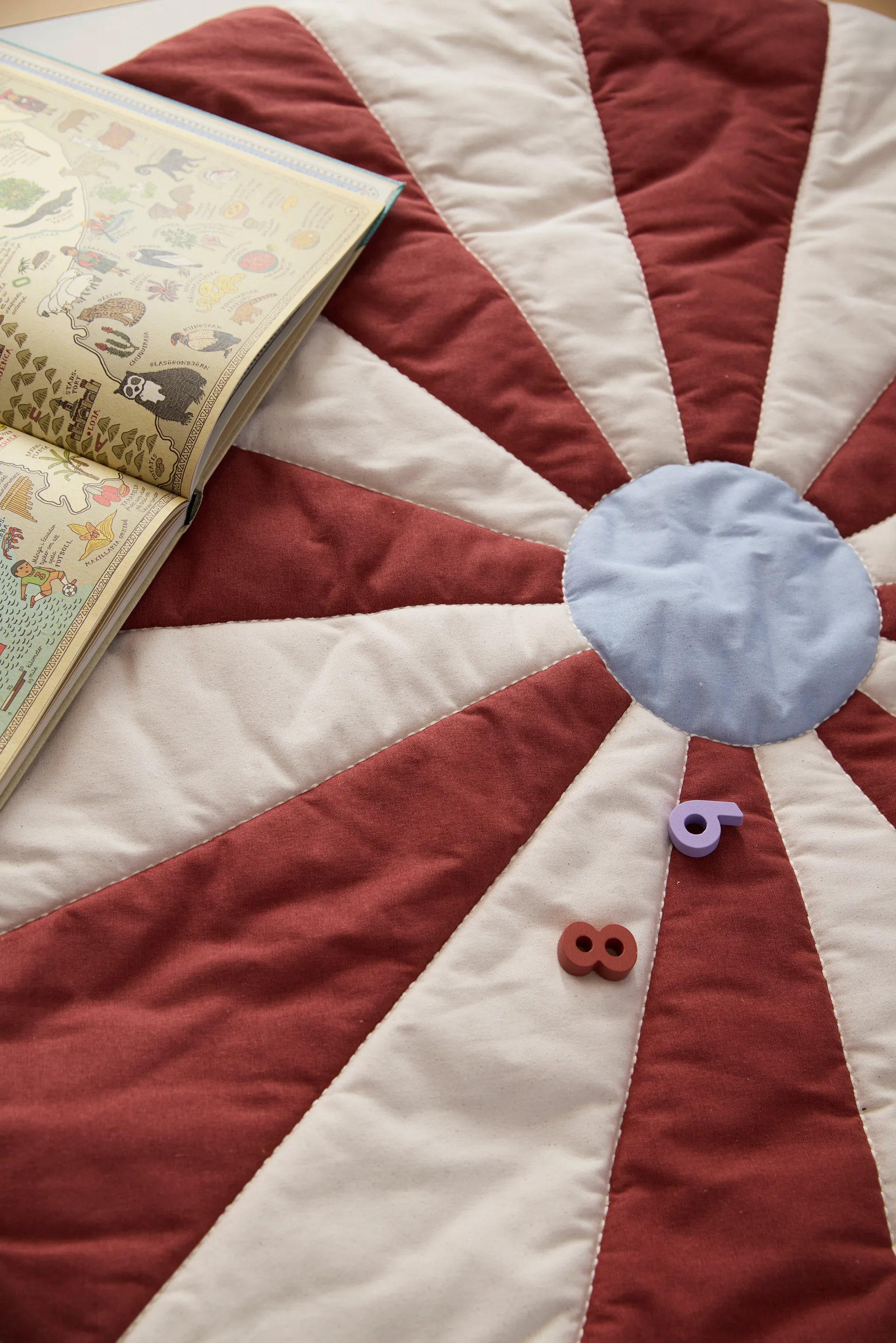 Tappeto da gioco Cirkus, Rosso, Ø112x2 cm Kid's Concept