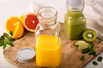 Bottiglia per succo e salsa Kilner - Trasparente-acciaio inox, 0,5 L - Kilner