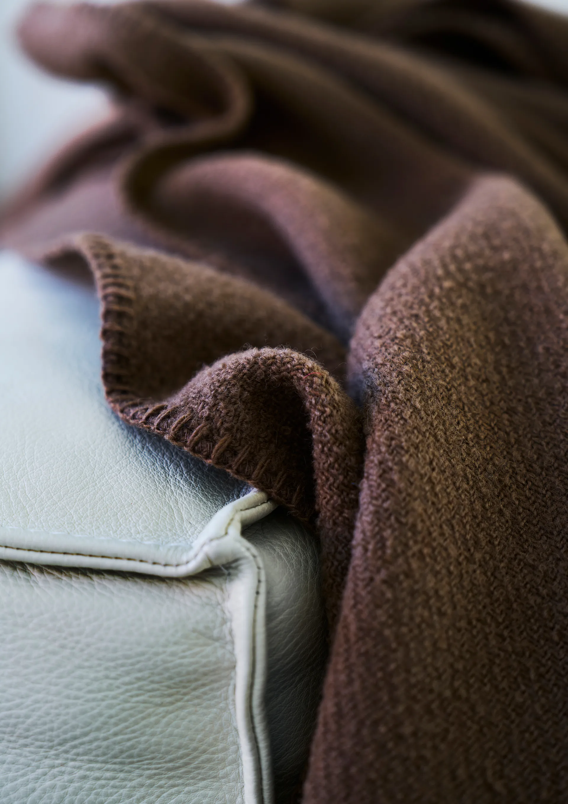 Coperta in lana Bouclé 140x200 cm, Mocha mousse Klippan Yllefabrik