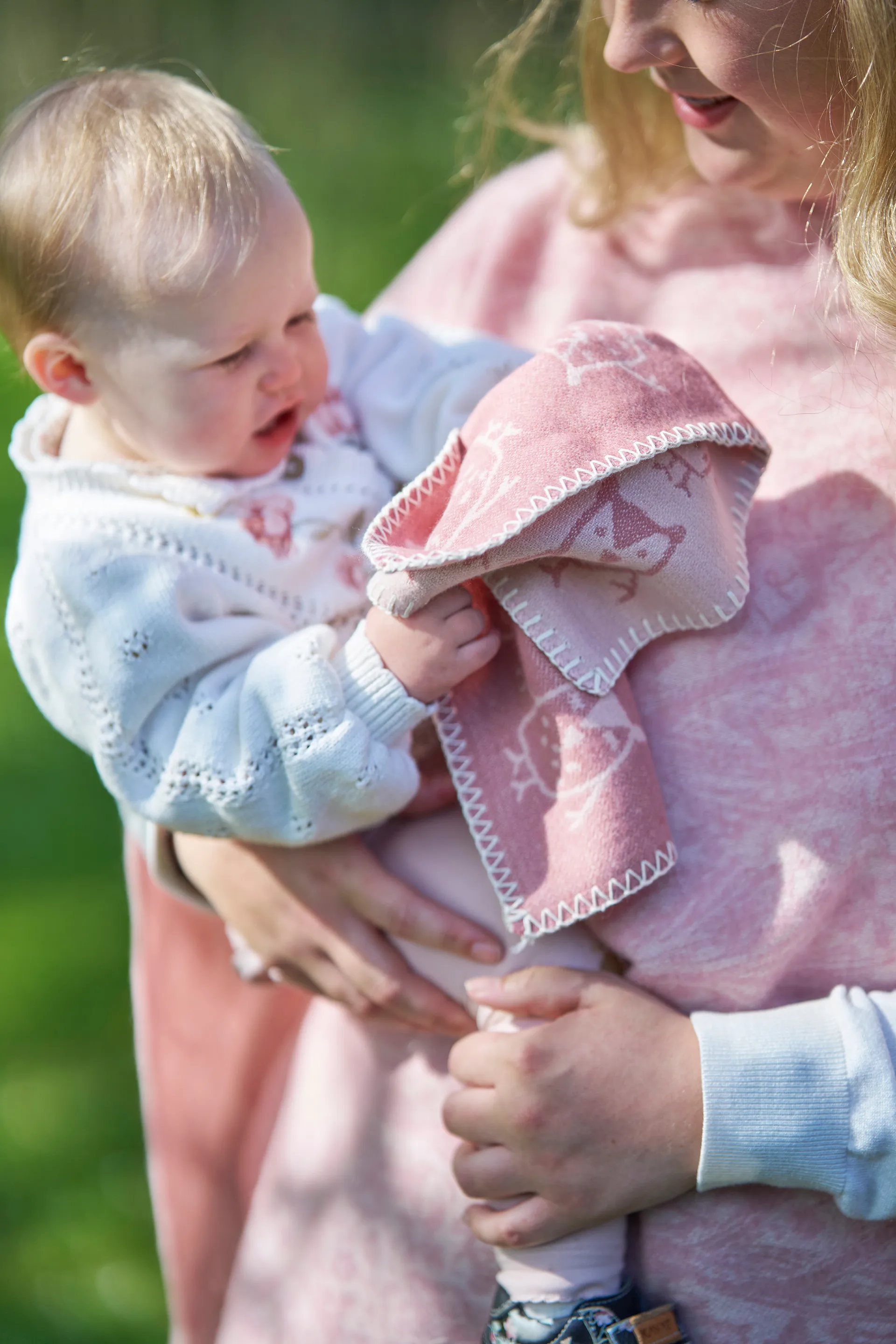 Copertina per bambini Hand in hand 65x90 cm, Rosa marrone Klippan Yllefabrik