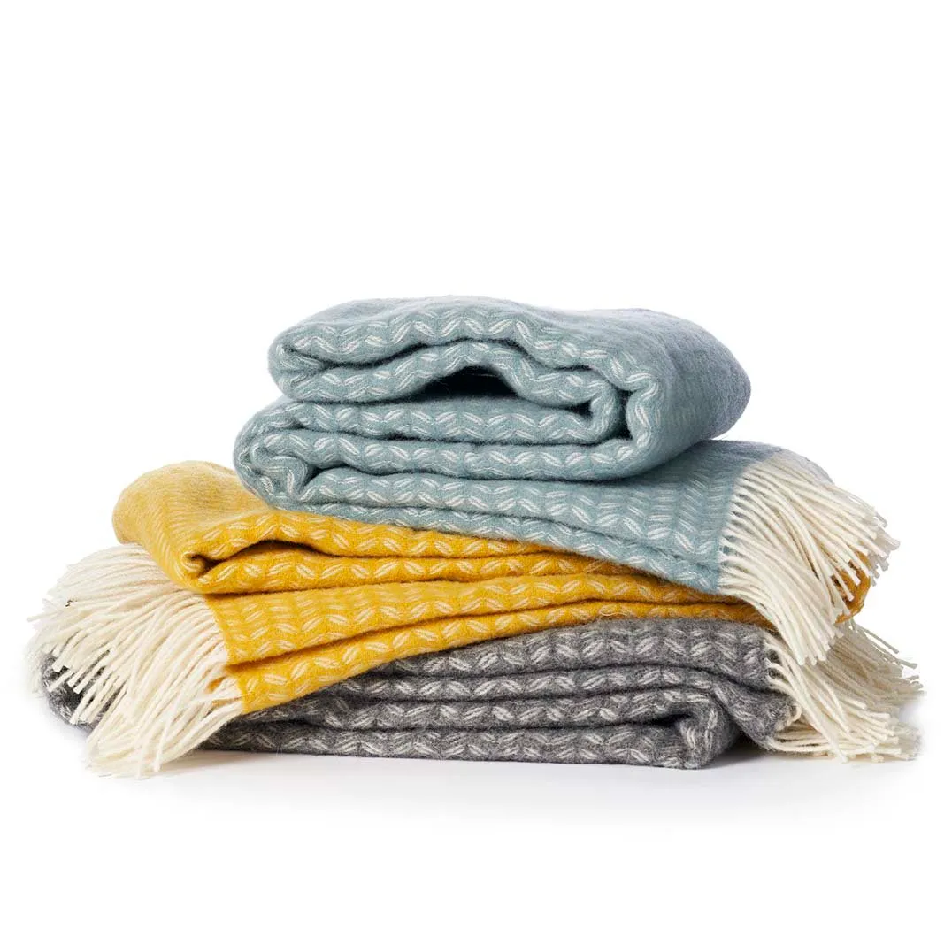 Plaid in lana Leaf, giallo Klippan Yllefabrik