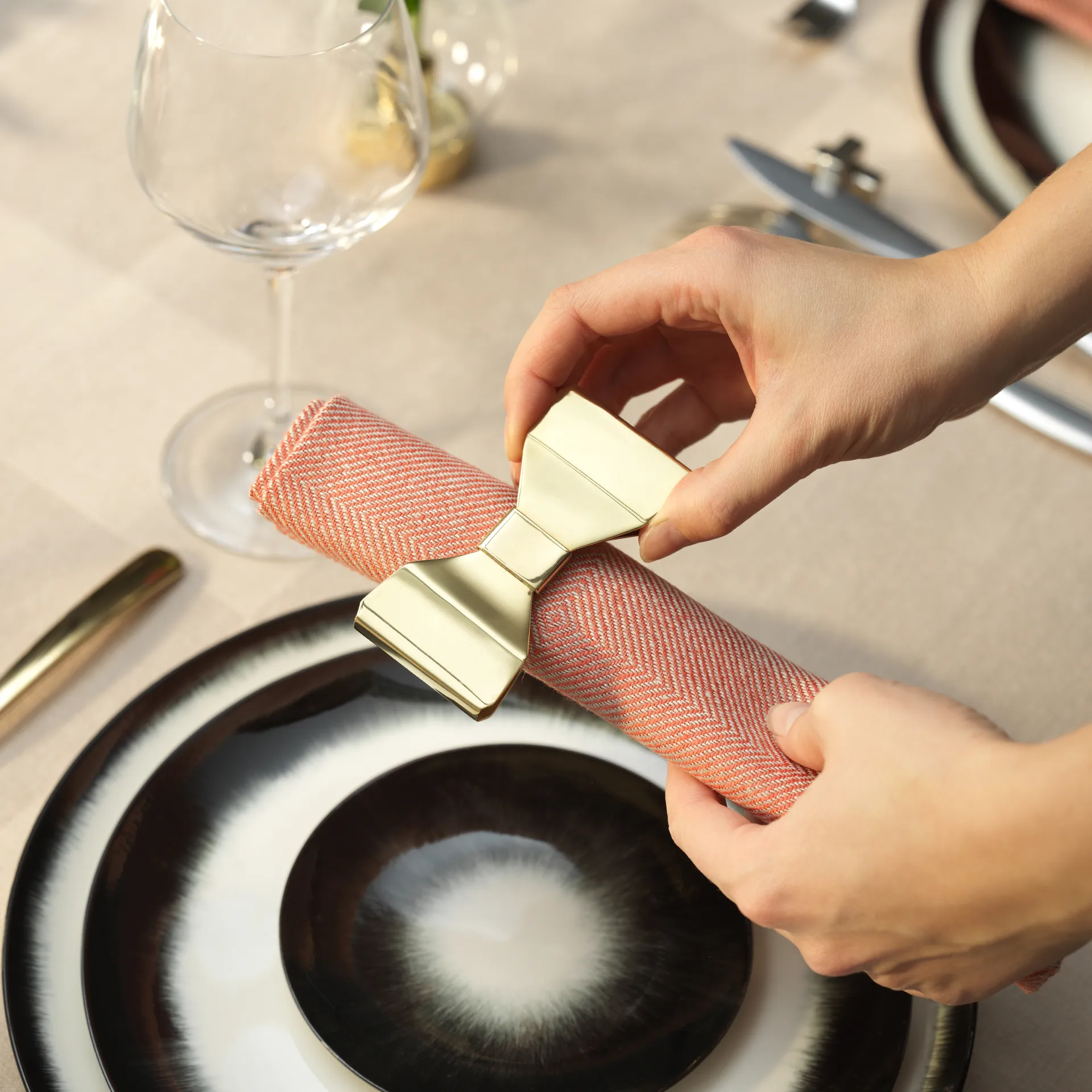 Portatovagliolo ad anello Bowie, confezione da 2, Ottone KLONG