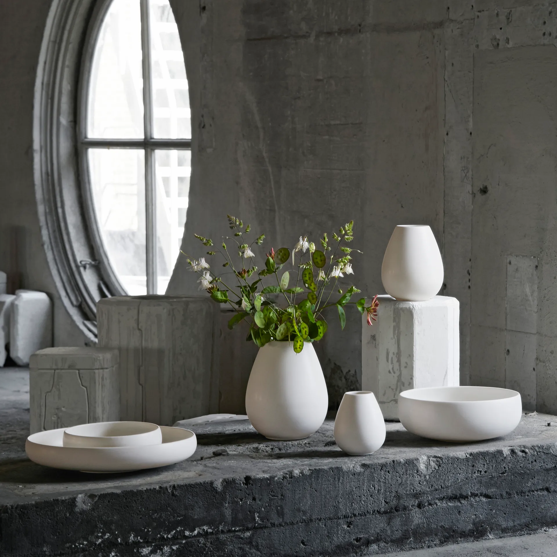 Piattino Earth 38 cm, Bianco calce Knabstrup Keramik