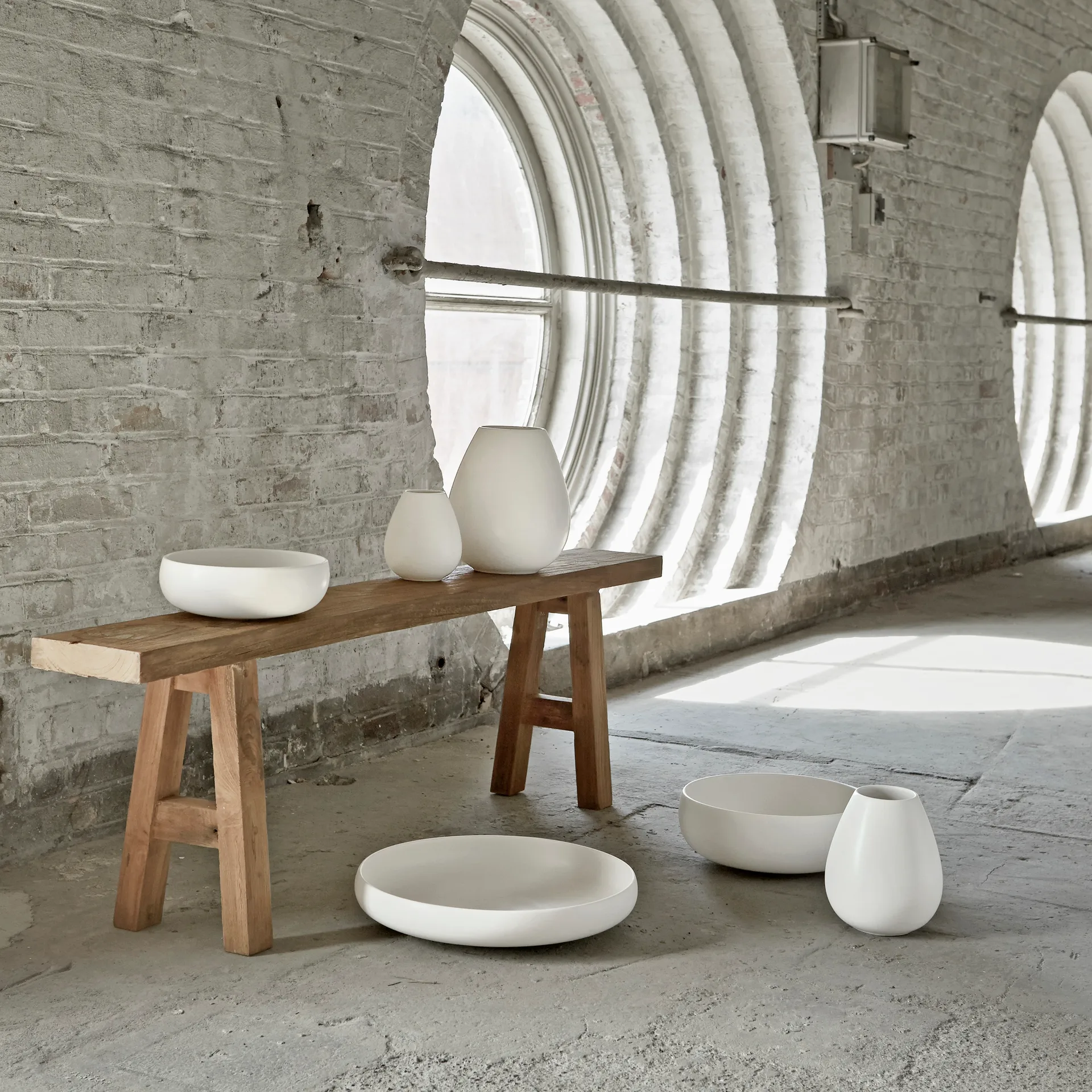 Piattino Earth 38 cm, Bianco calce Knabstrup Keramik