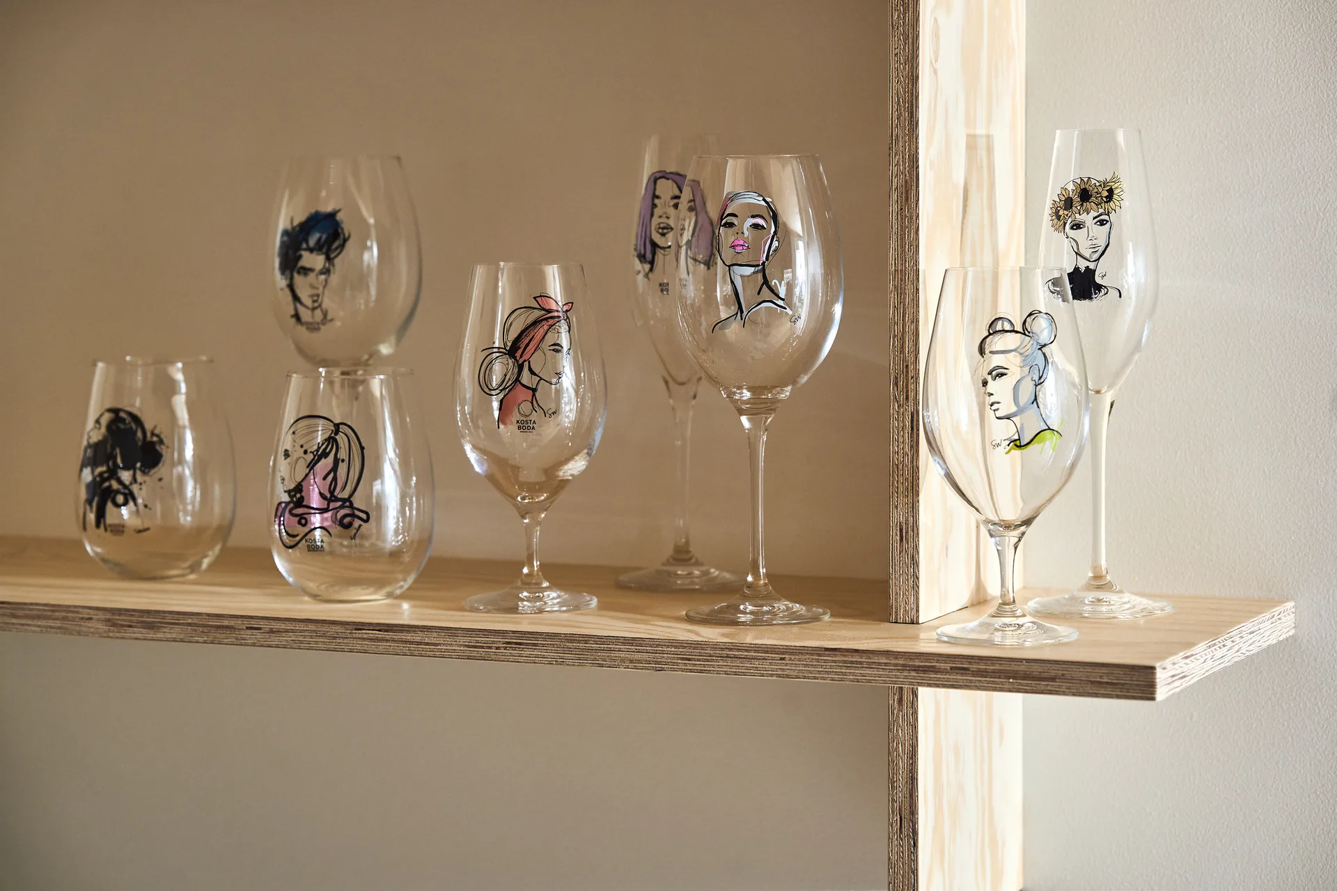 Confezione da 2 bicchieri da vino All about you, Miss him (blu) Kosta Boda