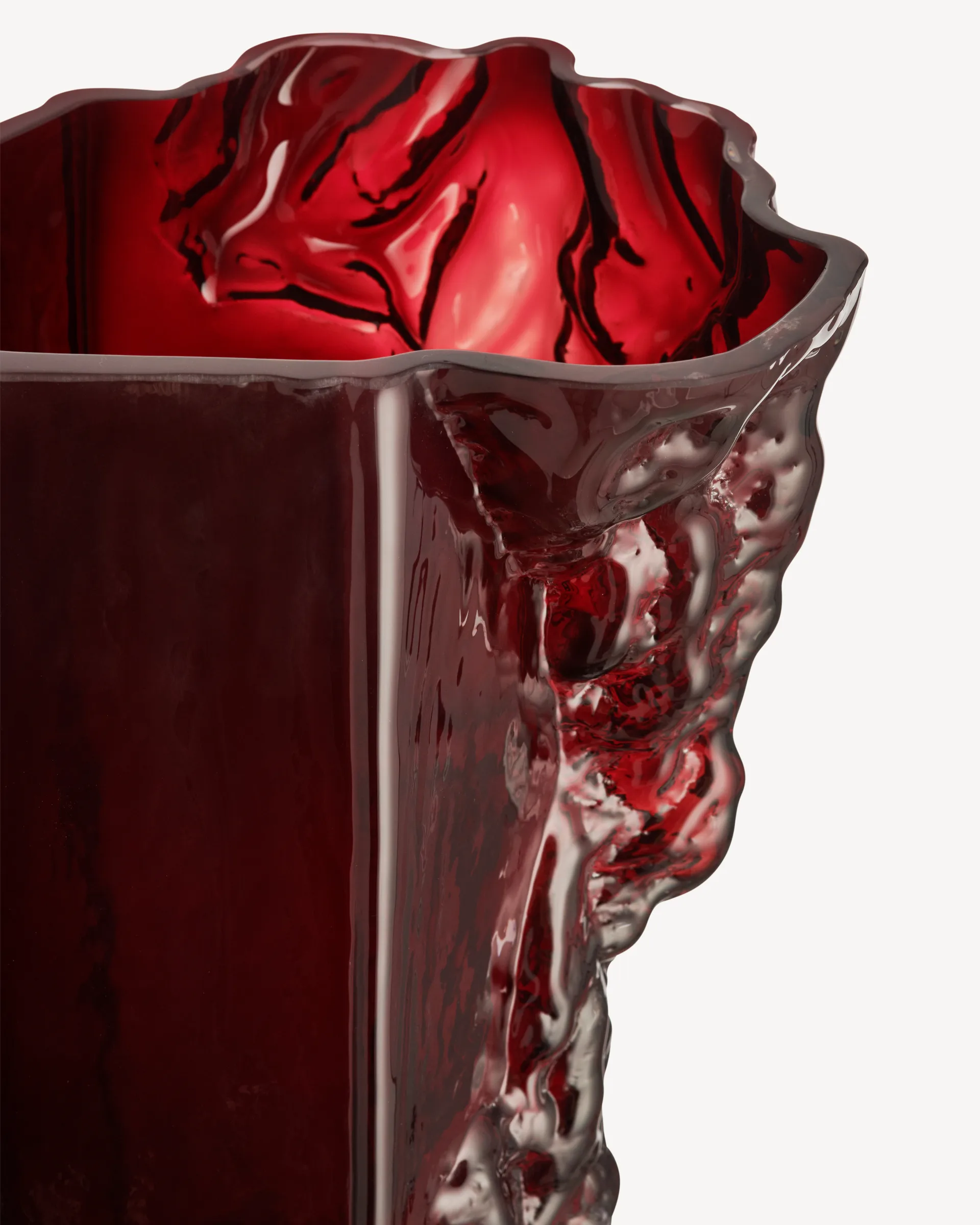 Vaso Rocky Baroque 35 cm, Oxblood Kosta Boda