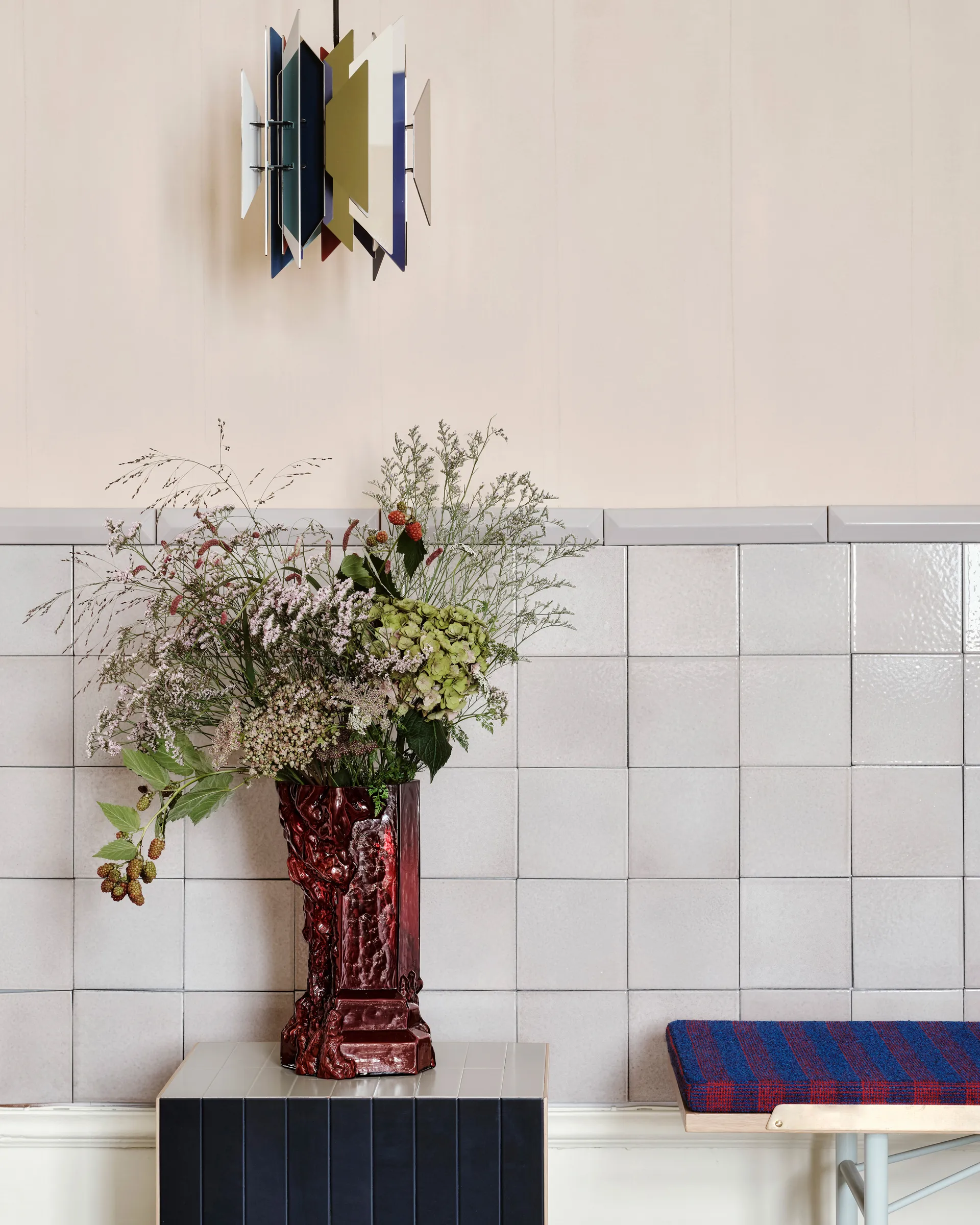 Vaso Rocky Baroque 35 cm, Oxblood Kosta Boda