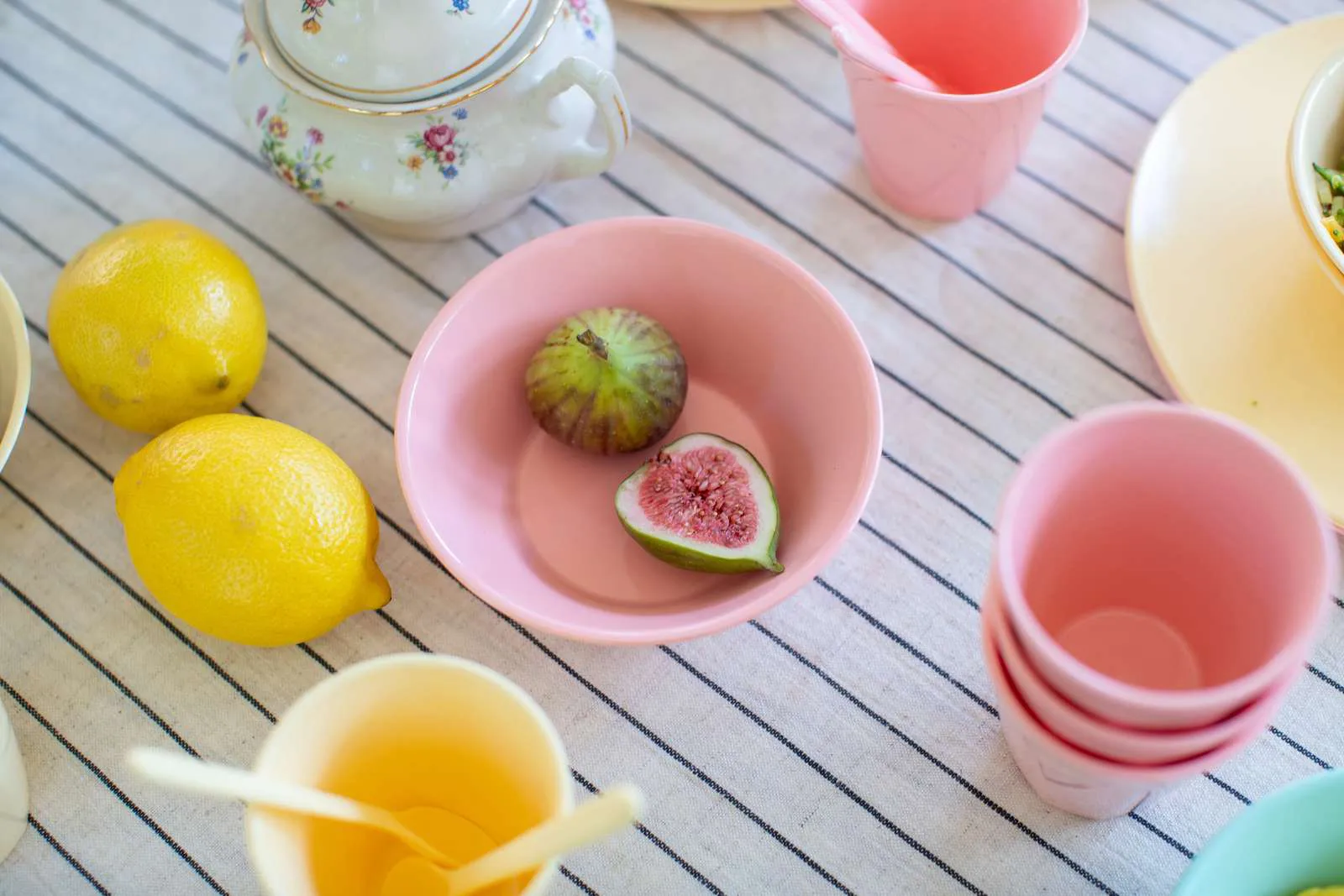 Set di stoviglie Nora Macarons 16 pezzi, Multi Koziol