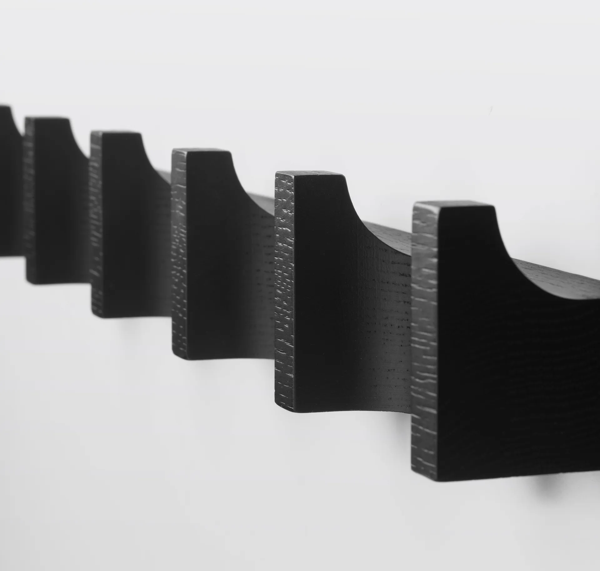 Appendiabiti Column 49 cm, Rovere laccato nero Kristina Dam Studio