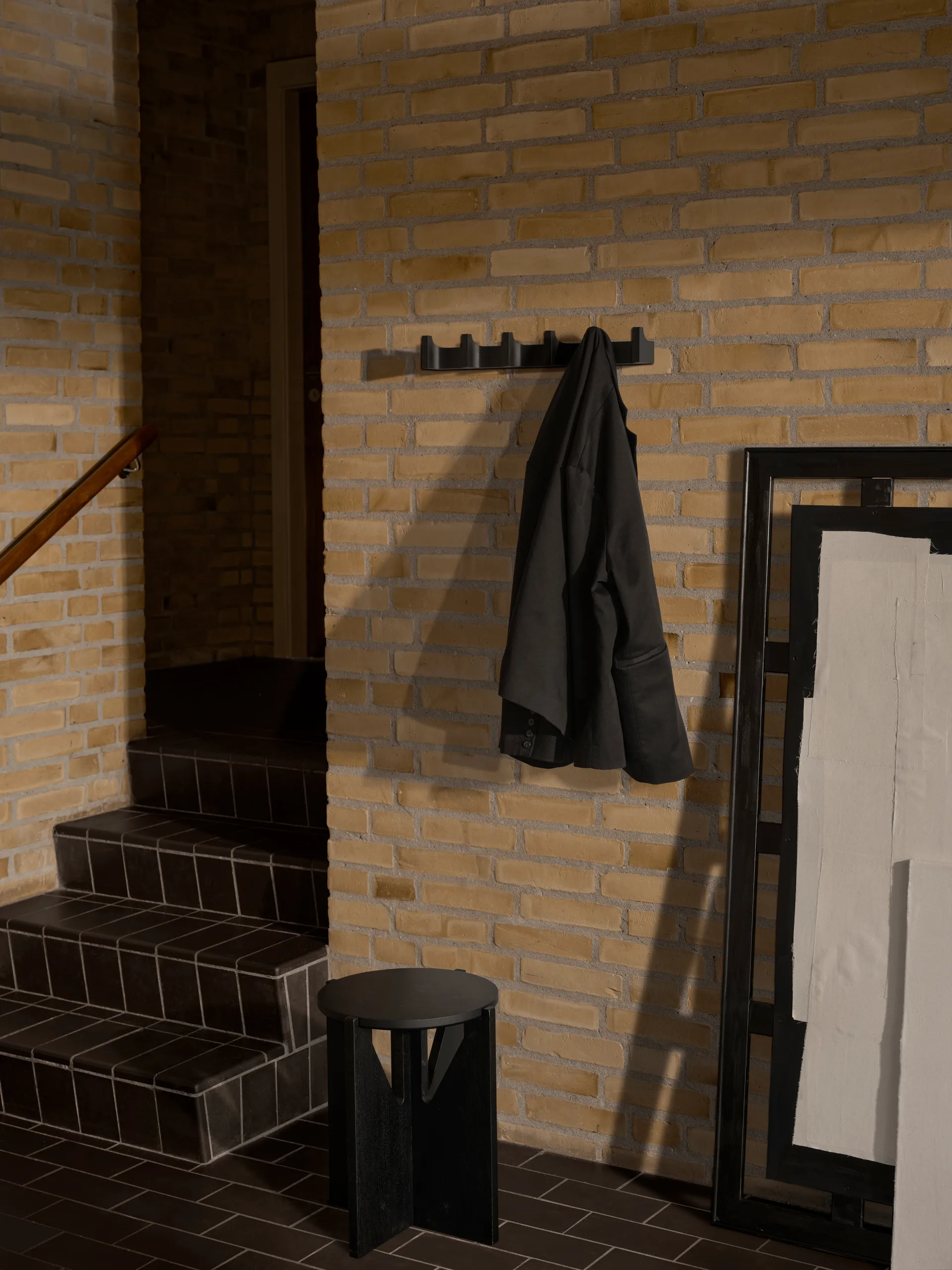 Appendiabiti Column 49 cm, Rovere laccato nero Kristina Dam Studio