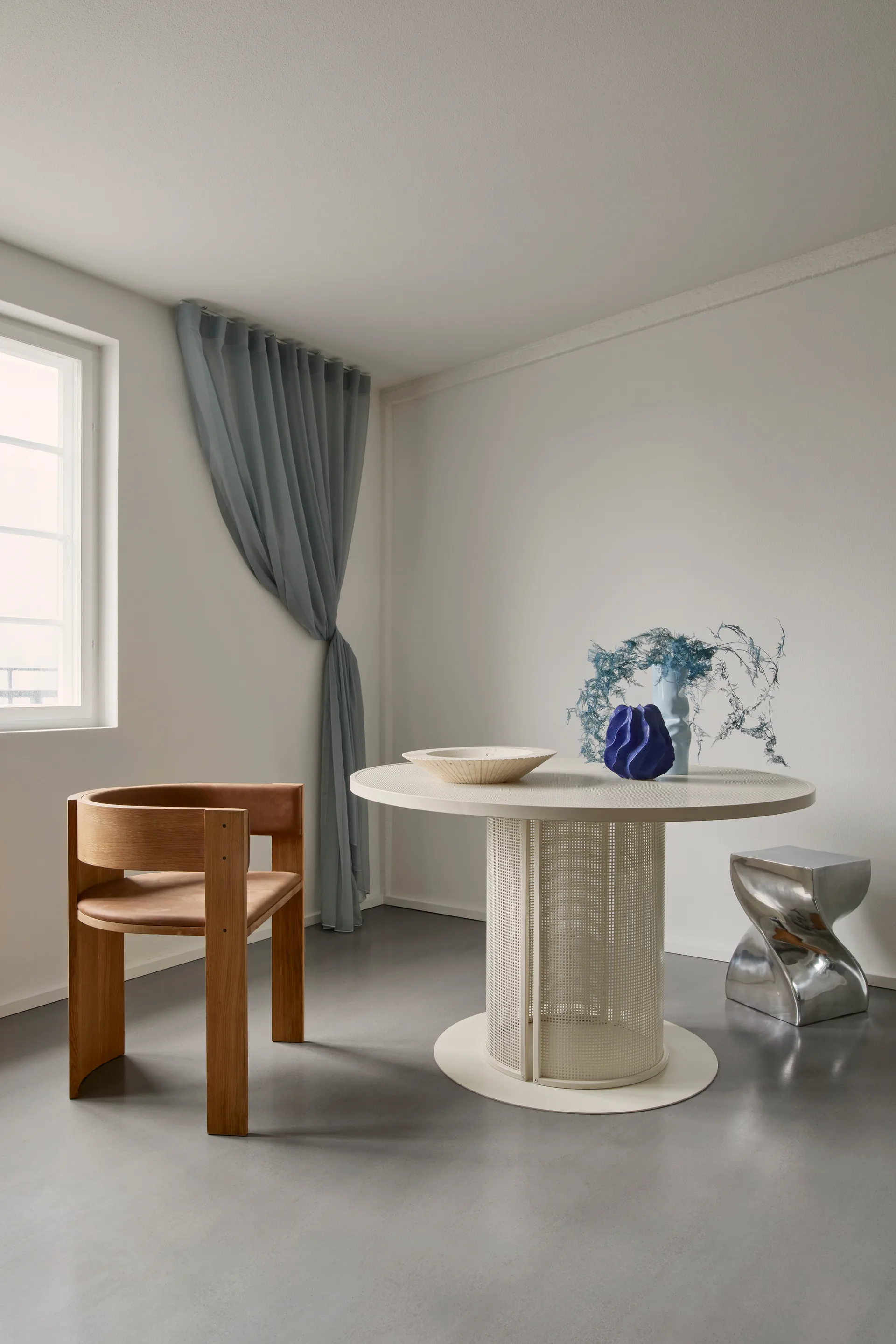 Sedia Collector, Rovere verniciato caldo-pelle cognac Kristina Dam Studio