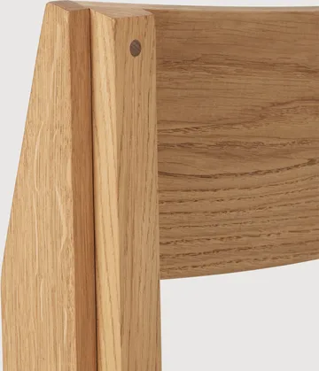 Sedia Outline - Rovere-noce laccato in tonalità calda - Kristina Dam Studio