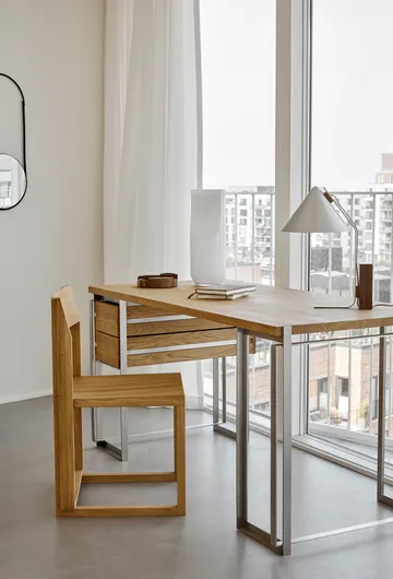 Sedia Outline - Rovere-noce laccato in tonalità calda - Kristina Dam Studio