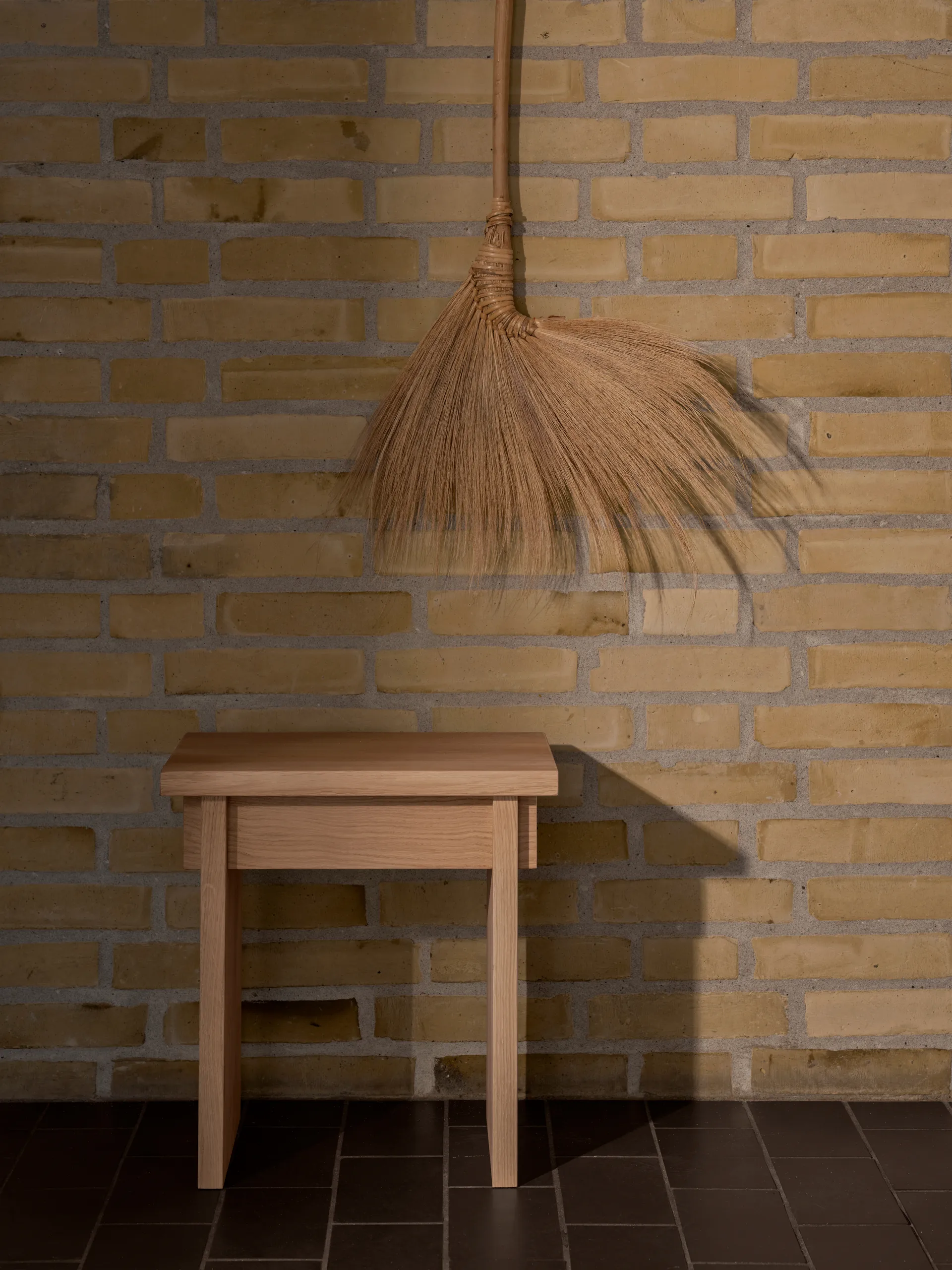 Sgabello Artisan 30x40 cm, Rovere laccato in tonalità calda Kristina Dam Studio