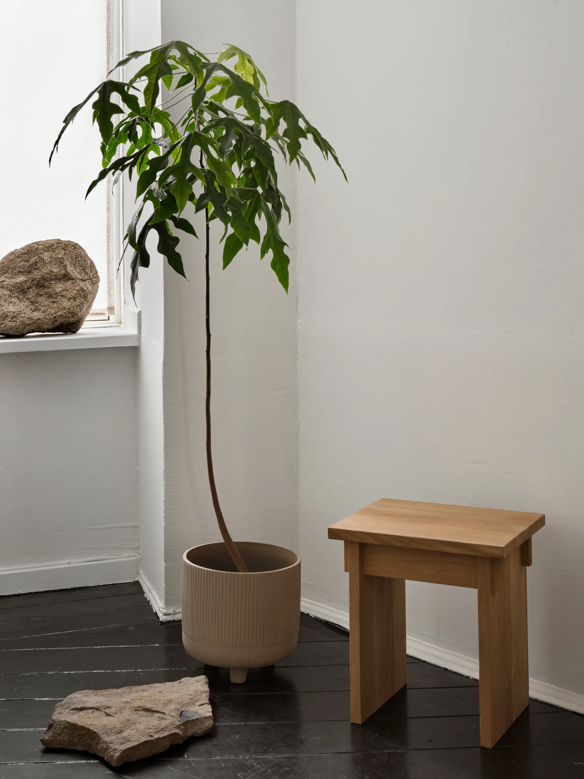 Sgabello Artisan 30x40 cm, Rovere laccato in tonalità calda Kristina Dam Studio