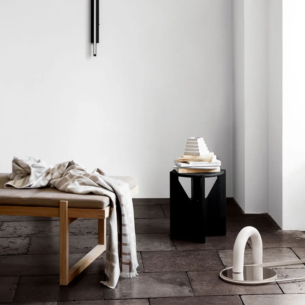 Sgabello Stool, rovere, nero Kristina Dam Studio