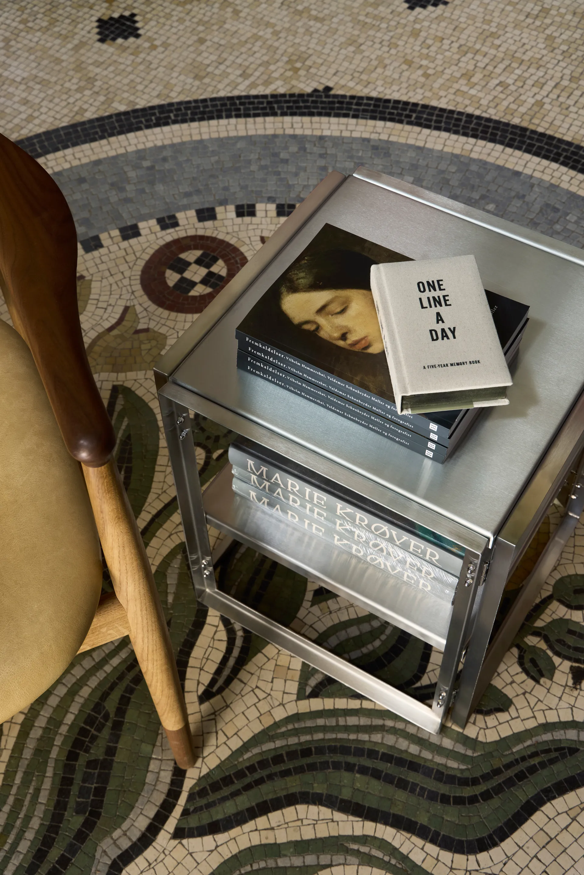 Tavolino laterale Foldable 40x40 cm, Acciaio inox spazzolato Kristina Dam Studio