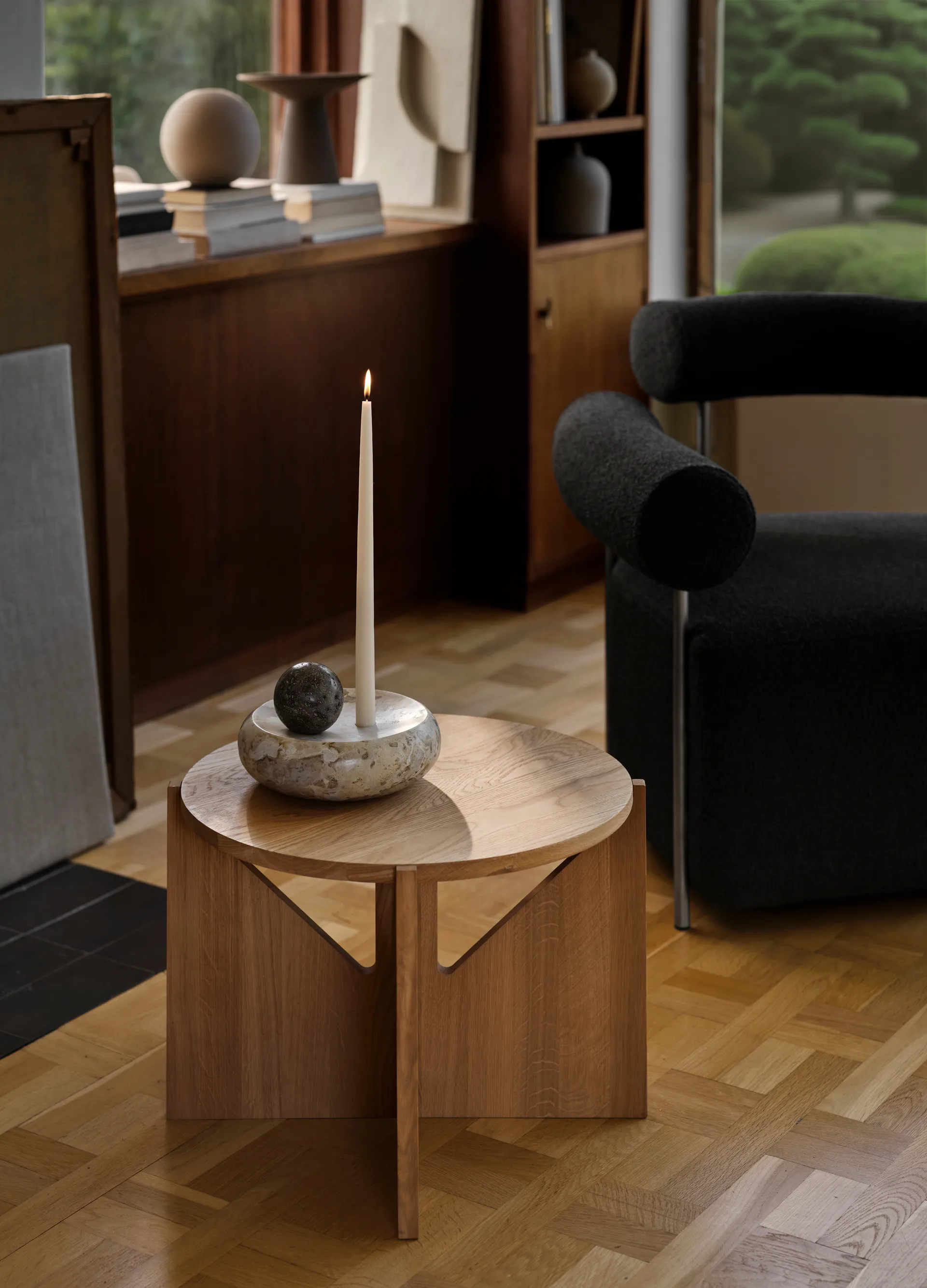 Tavolino Simple Ø52 cm, Rovere laccato in tonalità calda Kristina Dam Studio