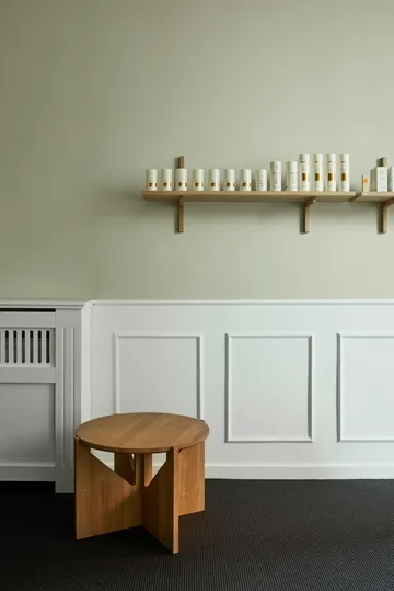 Tavolino Simple Ø52 cm - Rovere laccato in tonalità calda - Kristina Dam Studio