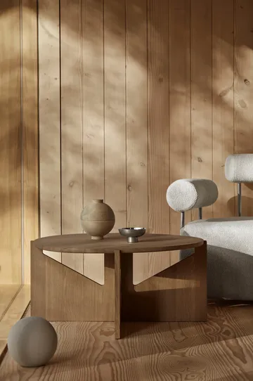 Tavolino Simple XL Ø78 cm - Rovere laccato in tonalità calda - Kristina Dam Studio