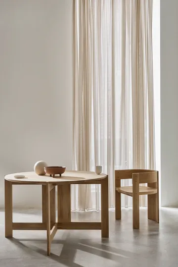 Tavolo da pranzo Collector Ø120x74 cm - Rovere laccato in tonalità calda - Kristina Dam Studio