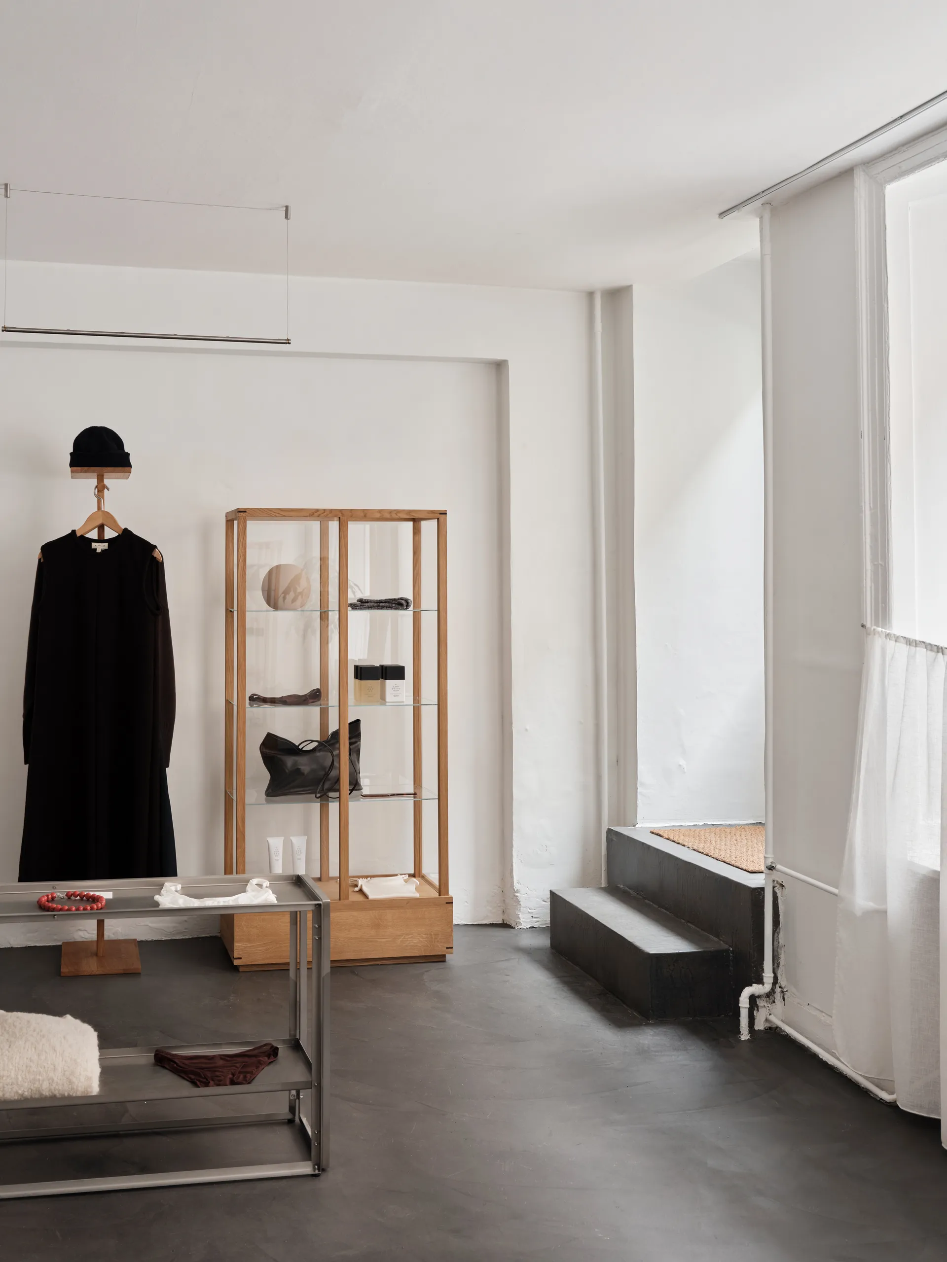 Vetrina Japanese large, Rovere oliato caldo Kristina Dam Studio