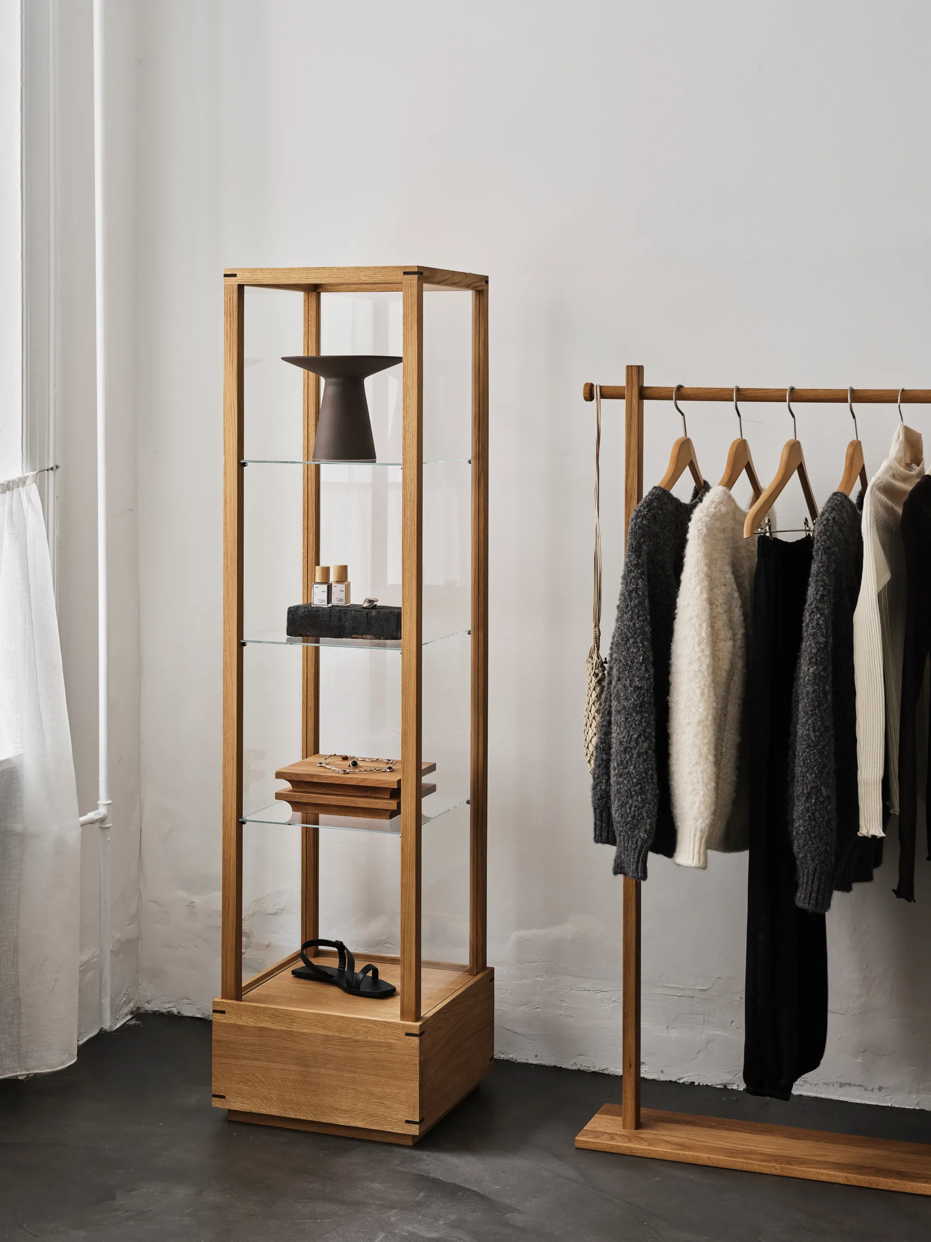 Vetrina Japanese media, Rovere oliato caldo Kristina Dam Studio