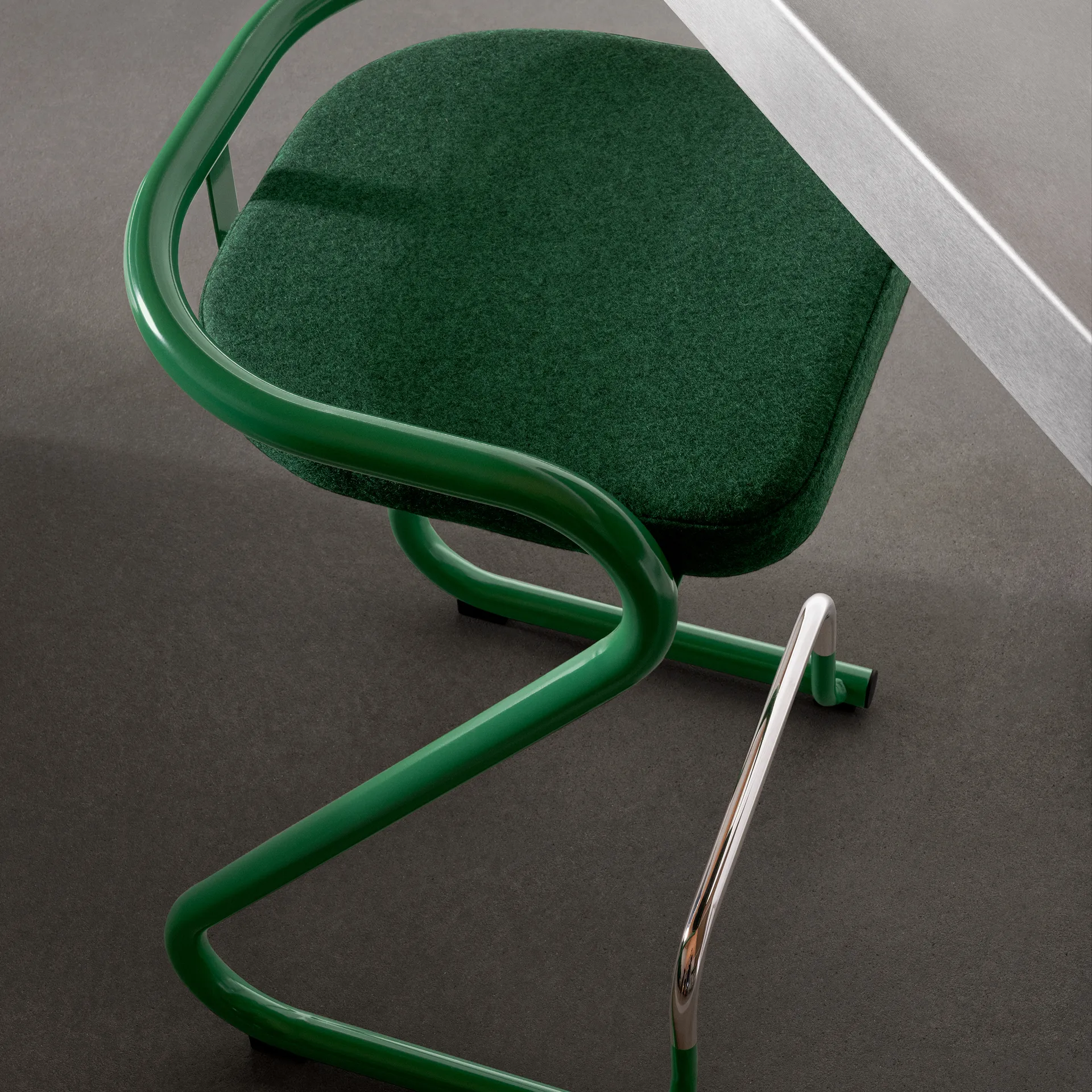 S70-3 sgabello da bar, Elmo Nordic pelle Nero-telaio cromato Lammhults