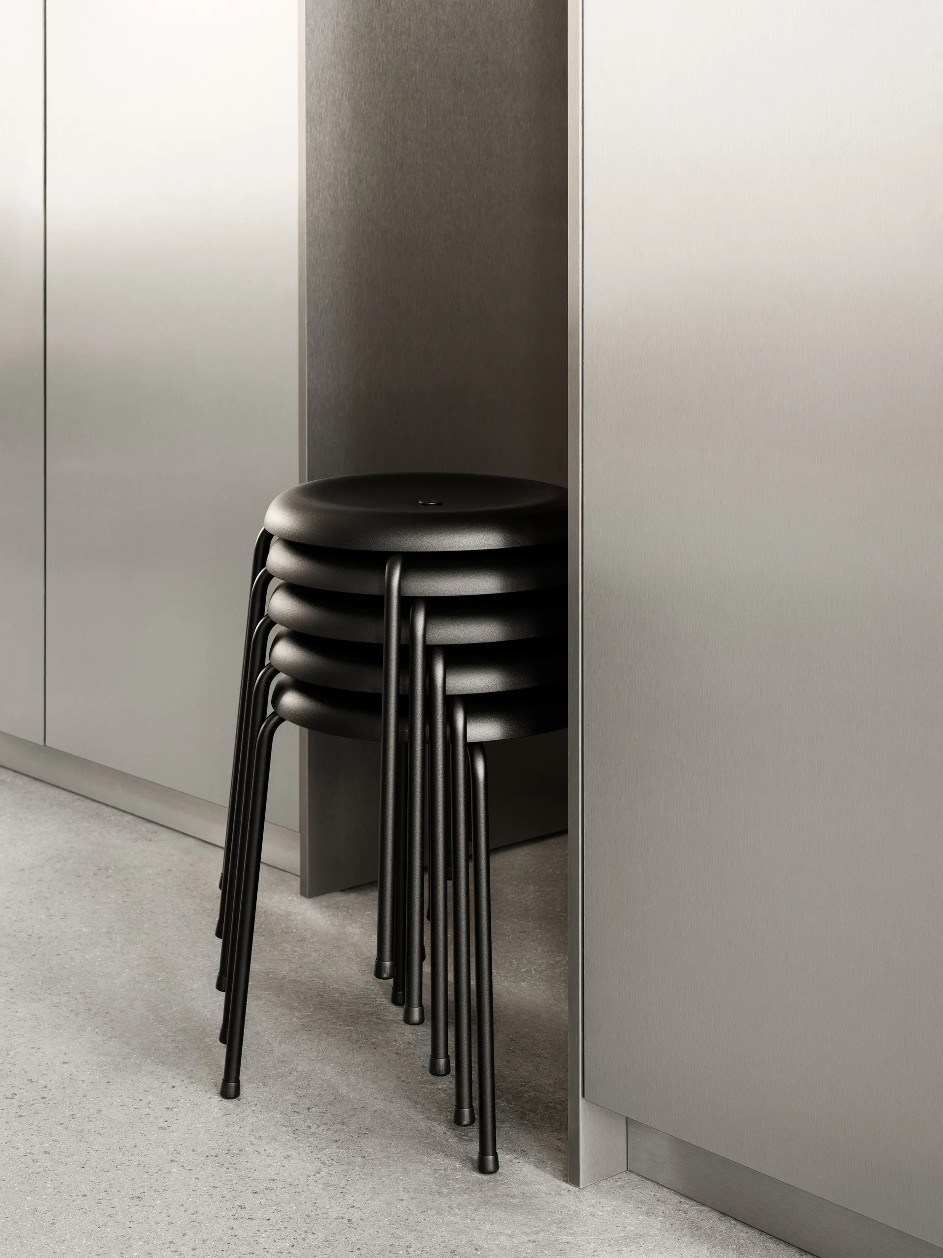 Sgabello panca, Pelle nera-telaio cromato, 45 cm Lammhults