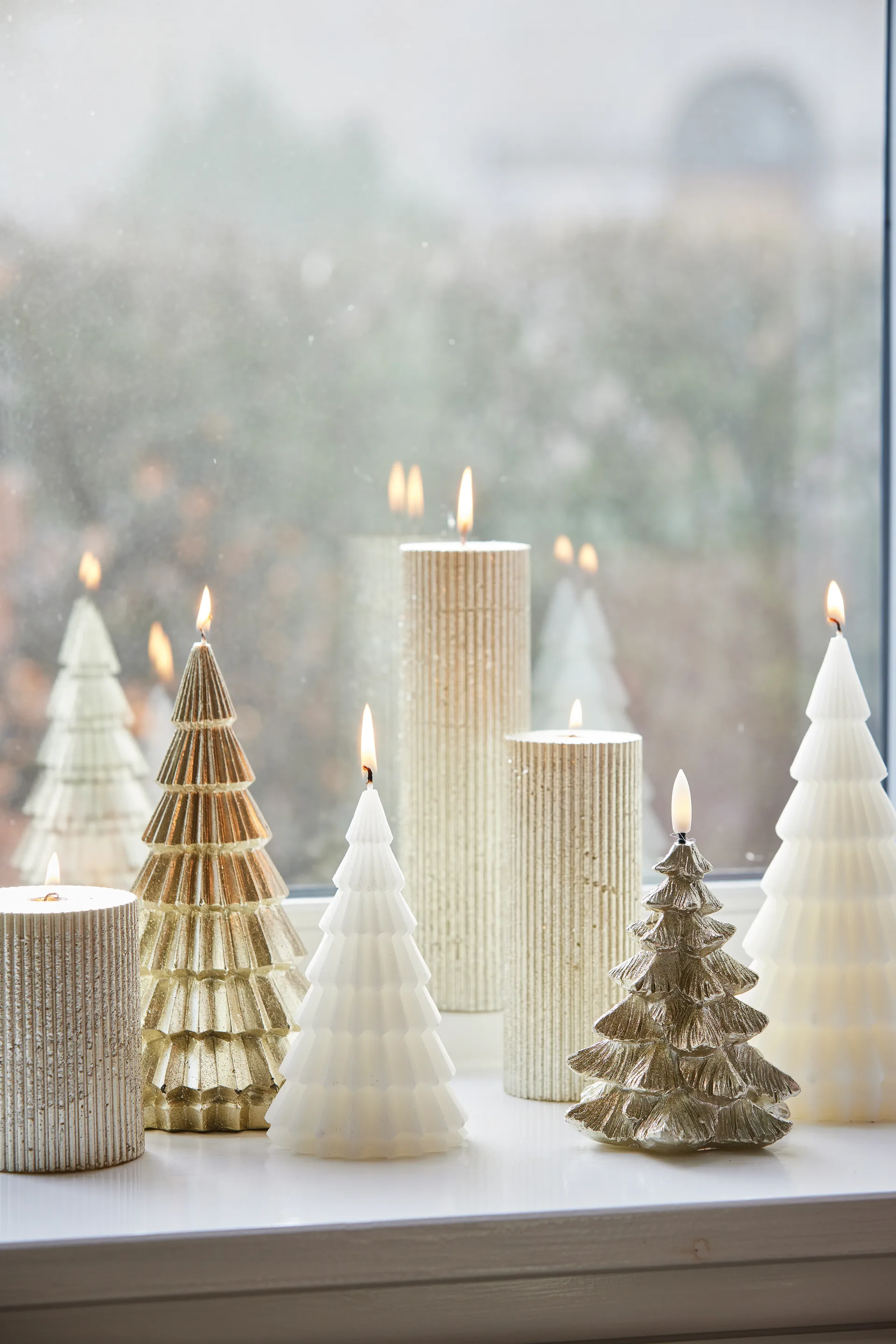 Candela a forma di abete Livinne – 14 cm, Oro chiaro Lene Bjerre