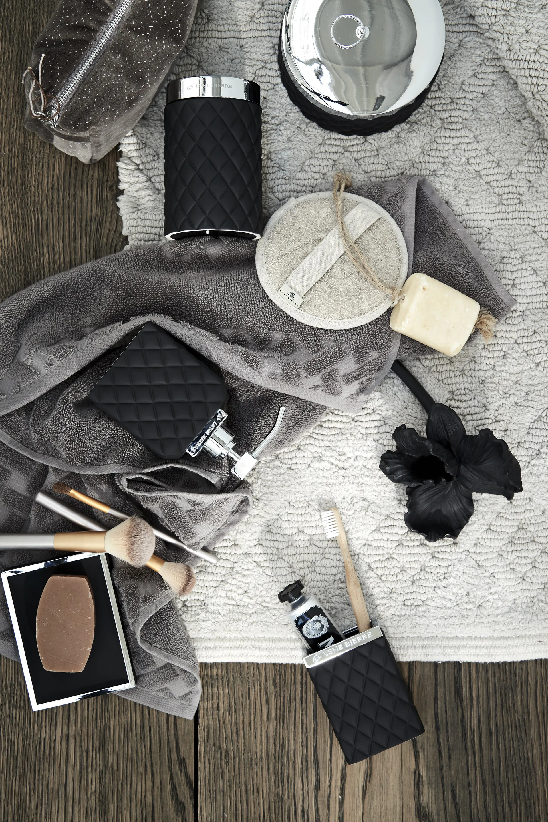 Dispenser di sapone Portia, Nero-argento Lene Bjerre