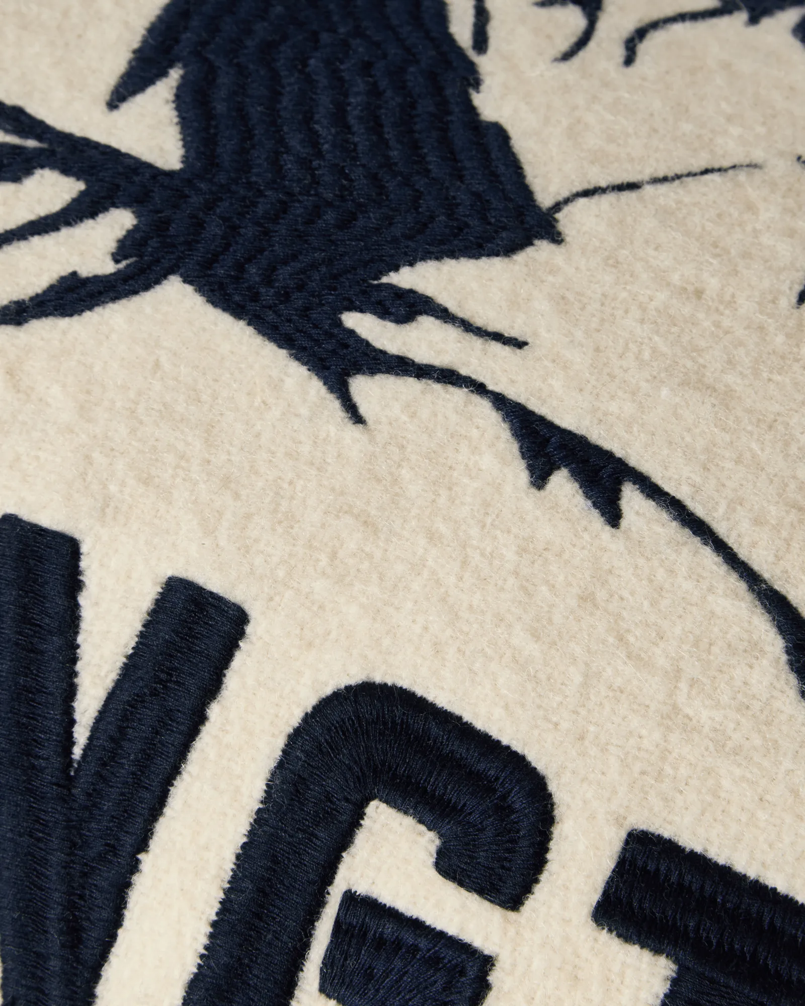 Mountains Logo cuscino decorativo in misto lana, White-navy, 50x30 cm Lexington
