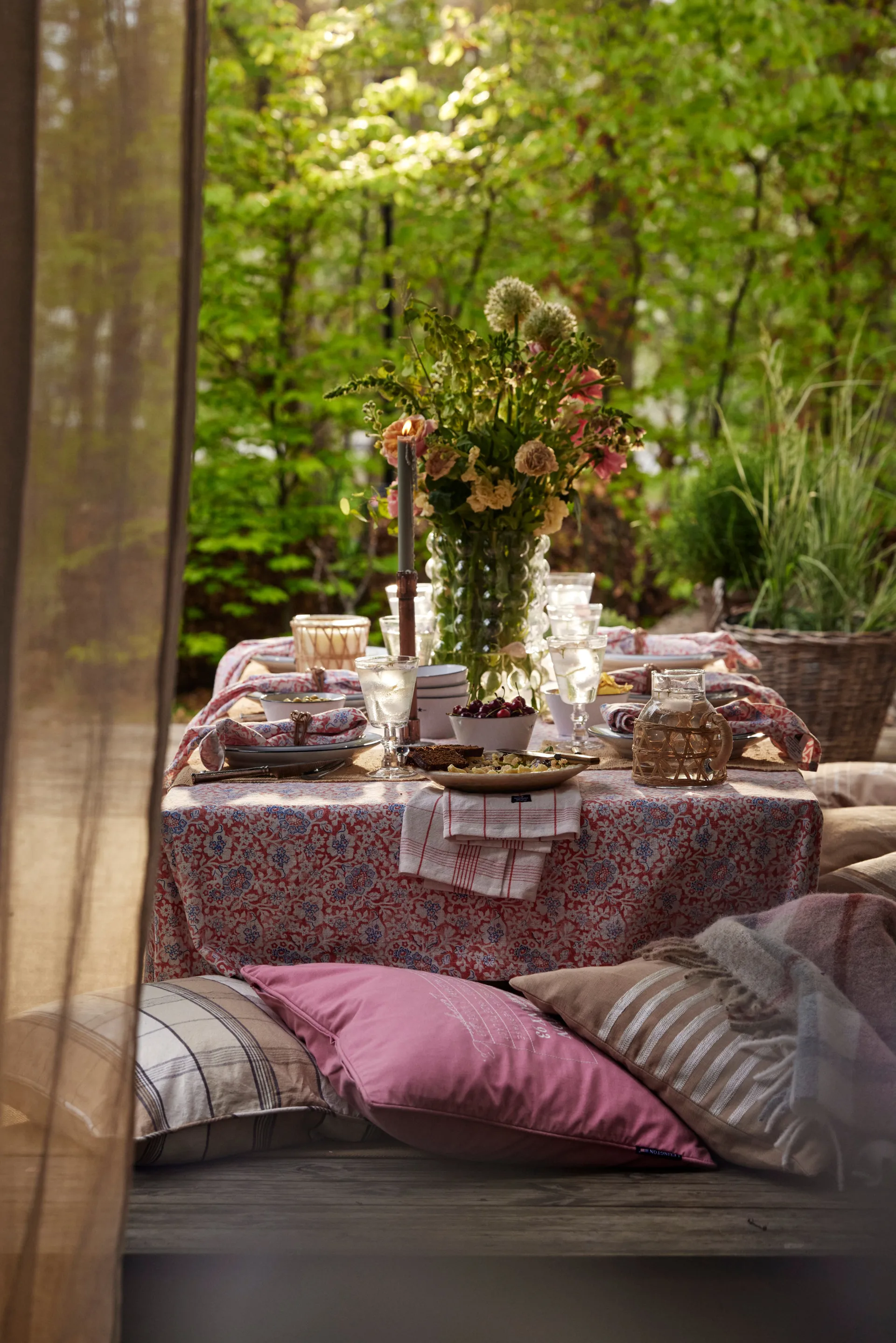 Tovaglia in cotone riciclato Printed Flowers 150x250 cm, Corallo Lexington