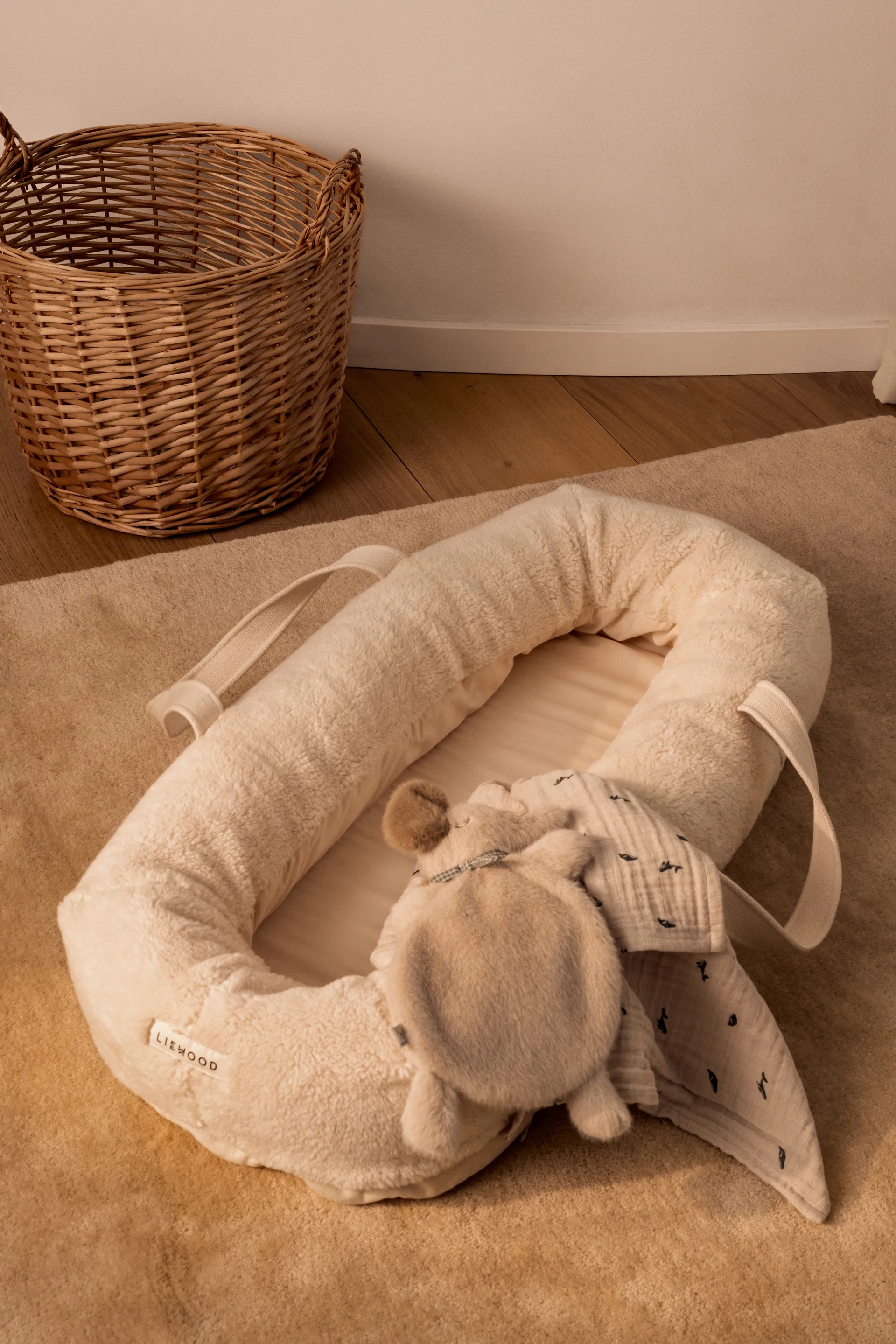 Babynest Gro pile, Sandy Liewood