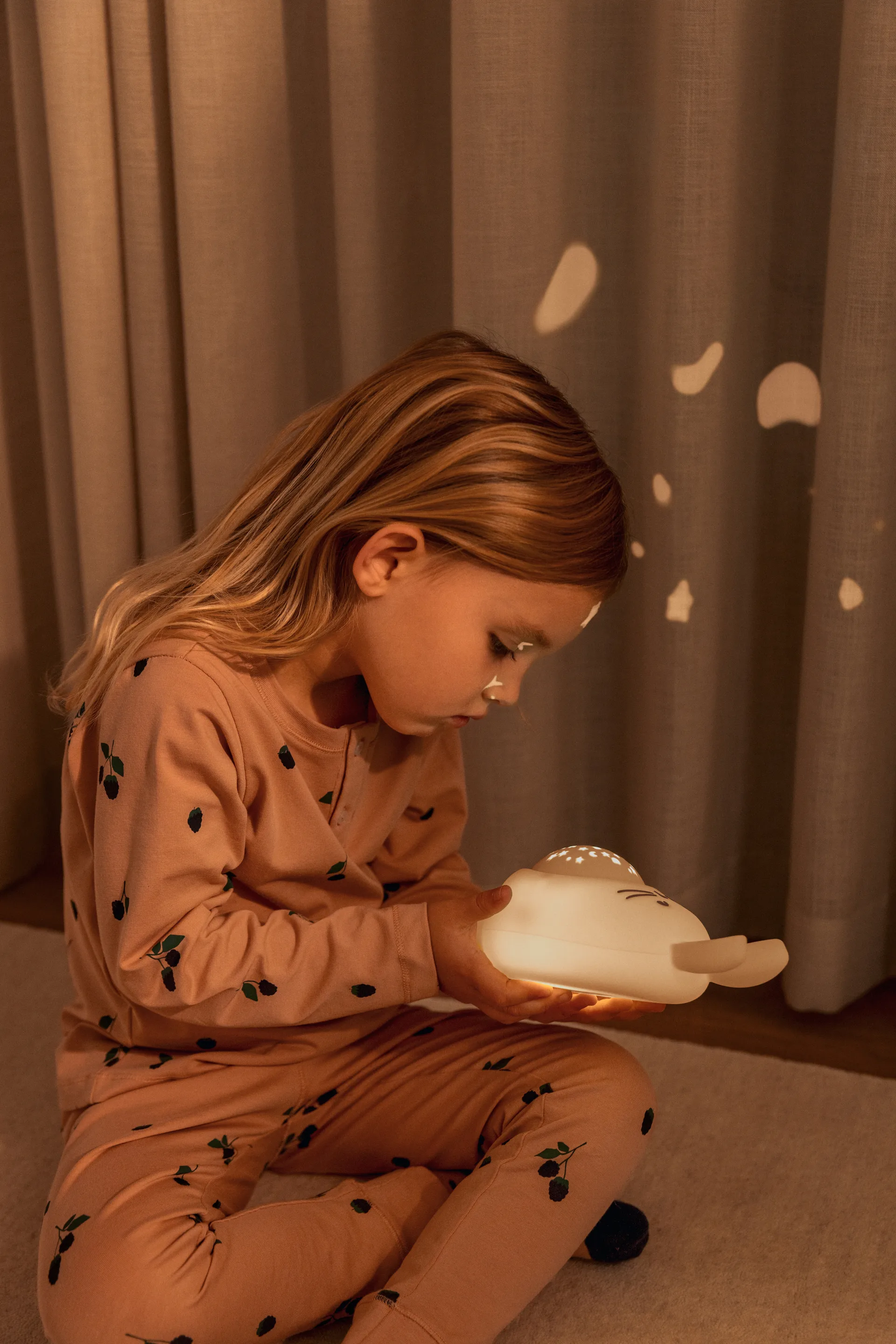 Lampada da notte Manuel rabbit con proiettore e suoni, Sandy Liewood