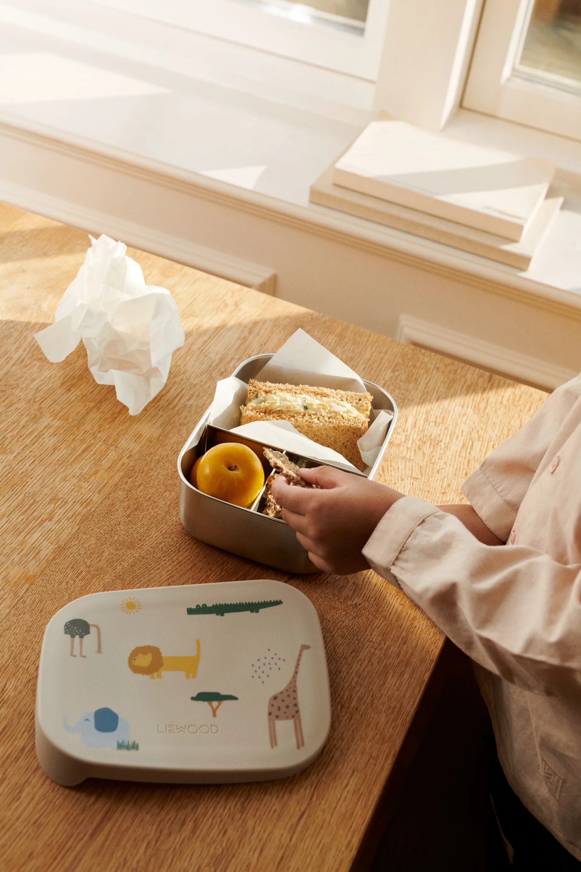 Lunch box Arthur 13,5x17 cm, Safari sandy mix Liewood