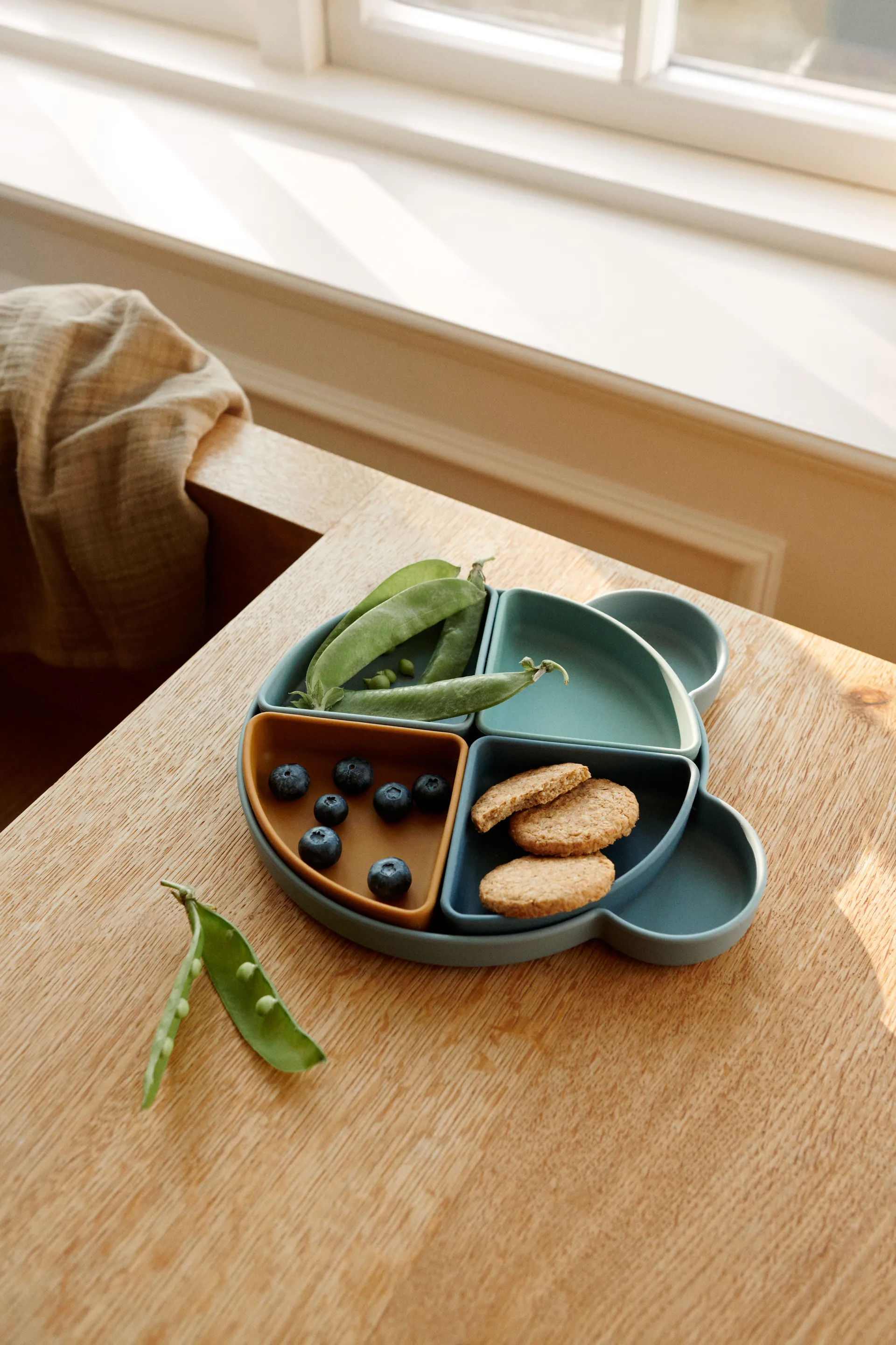 Piatto per bambini Arne + 4 ciotole, Mr bear blue fog multi mix Liewood