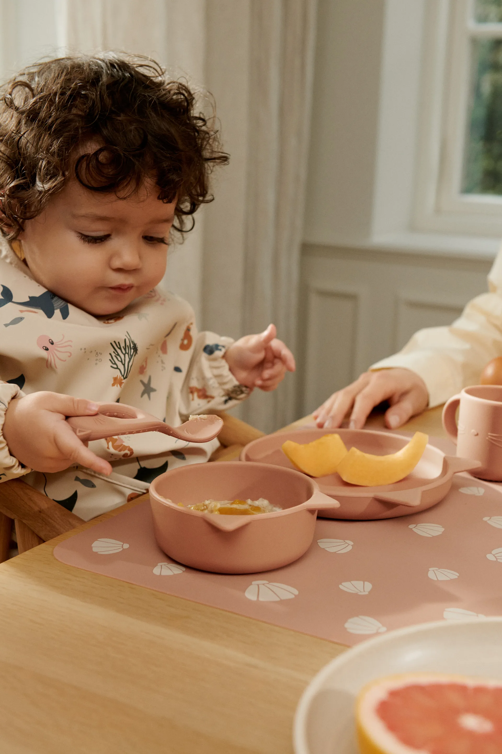 Set di servizio silicone Vivi 4 pezzi, Cat dark rose Liewood