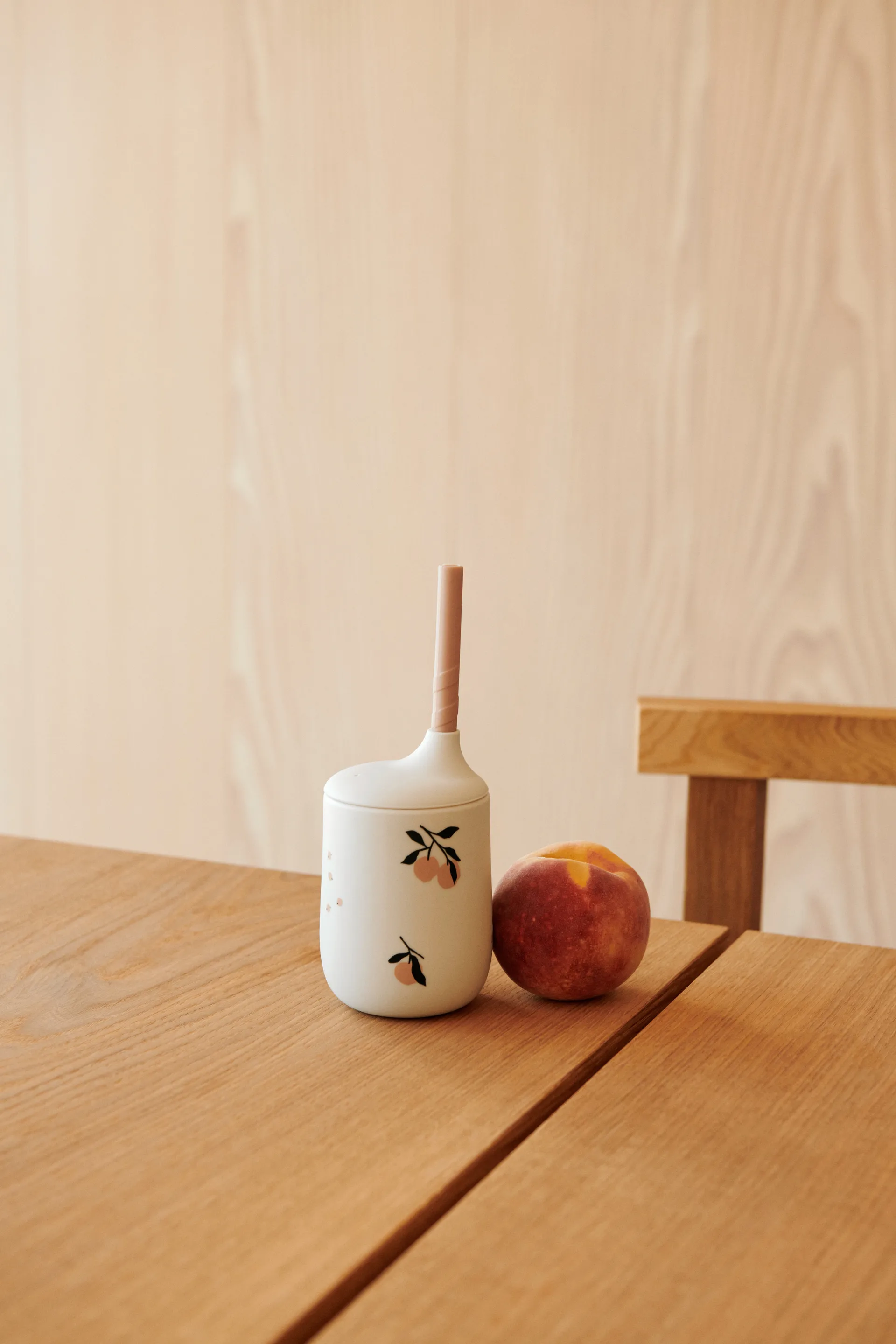 Tazza antigoccia stampata Ellis con cannuccia 23 cl, Peach-Sea shell mix Liewood