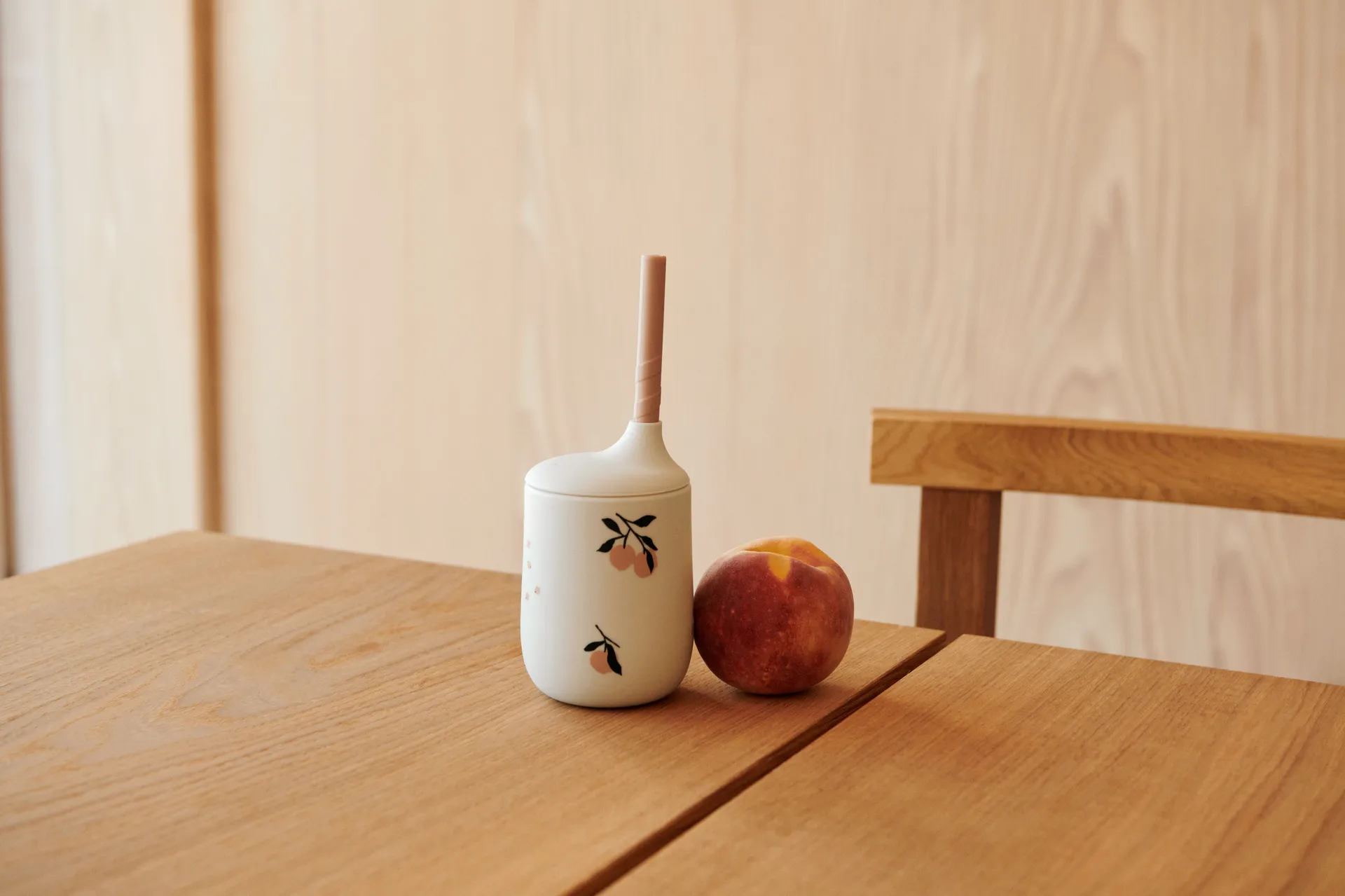 Tazza antigoccia stampata Ellis con cannuccia 23 cl, Peach-Sea shell mix Liewood