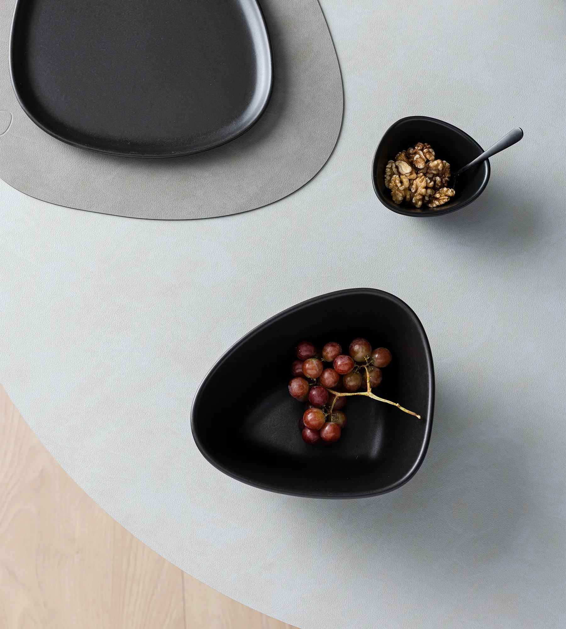 Ciotola Curve in Gres M 20x22 cm, nero LIND DNA