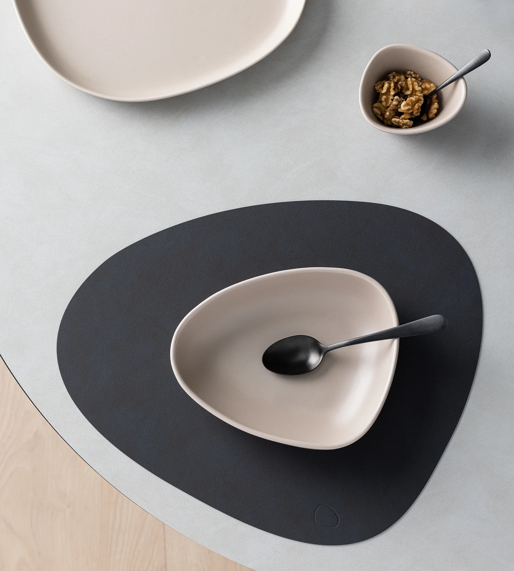 Piattino in gres Curve 19x22 cm, Sand LIND DNA