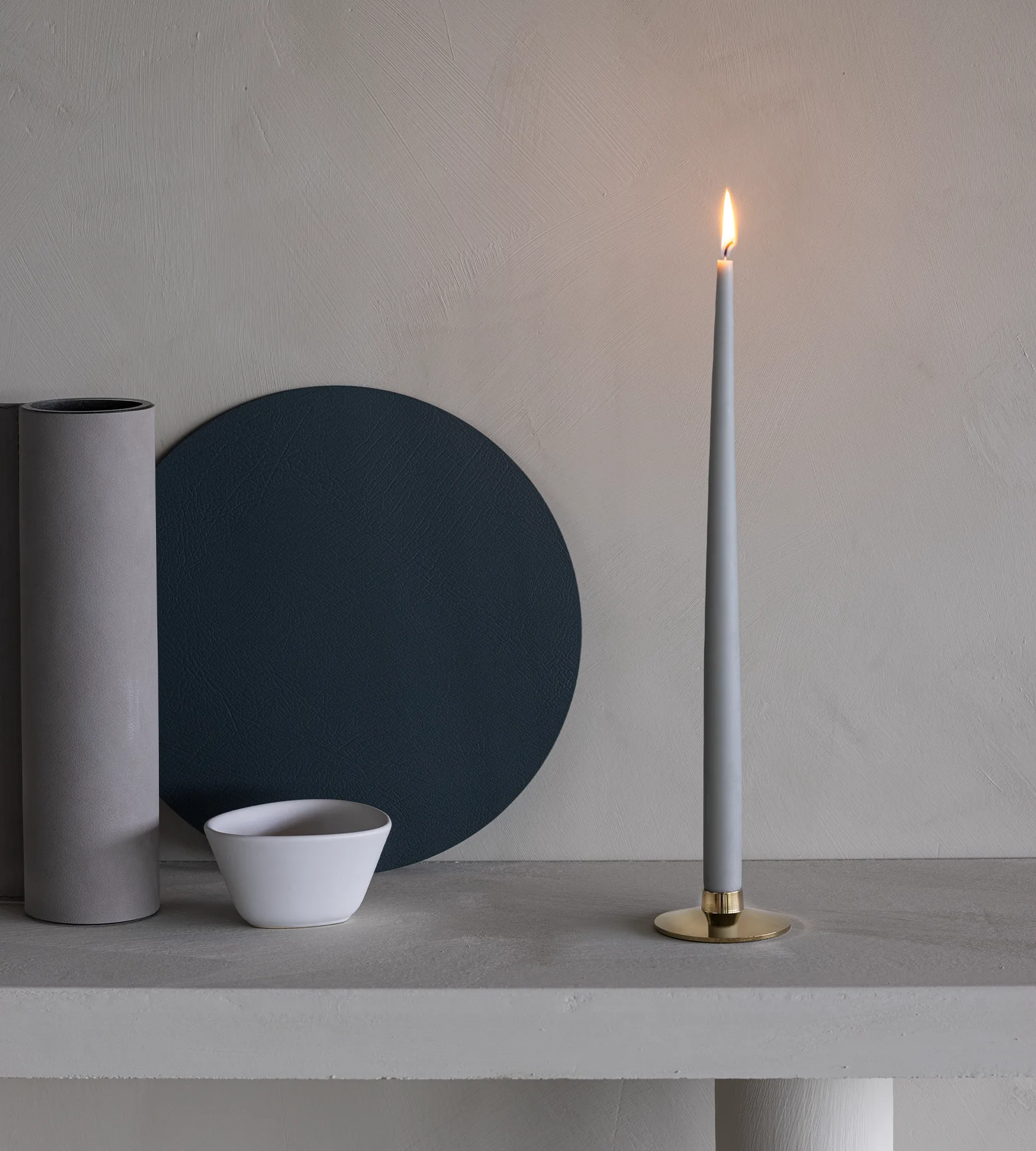 Portacandela Curve, Gold, plinth LIND DNA