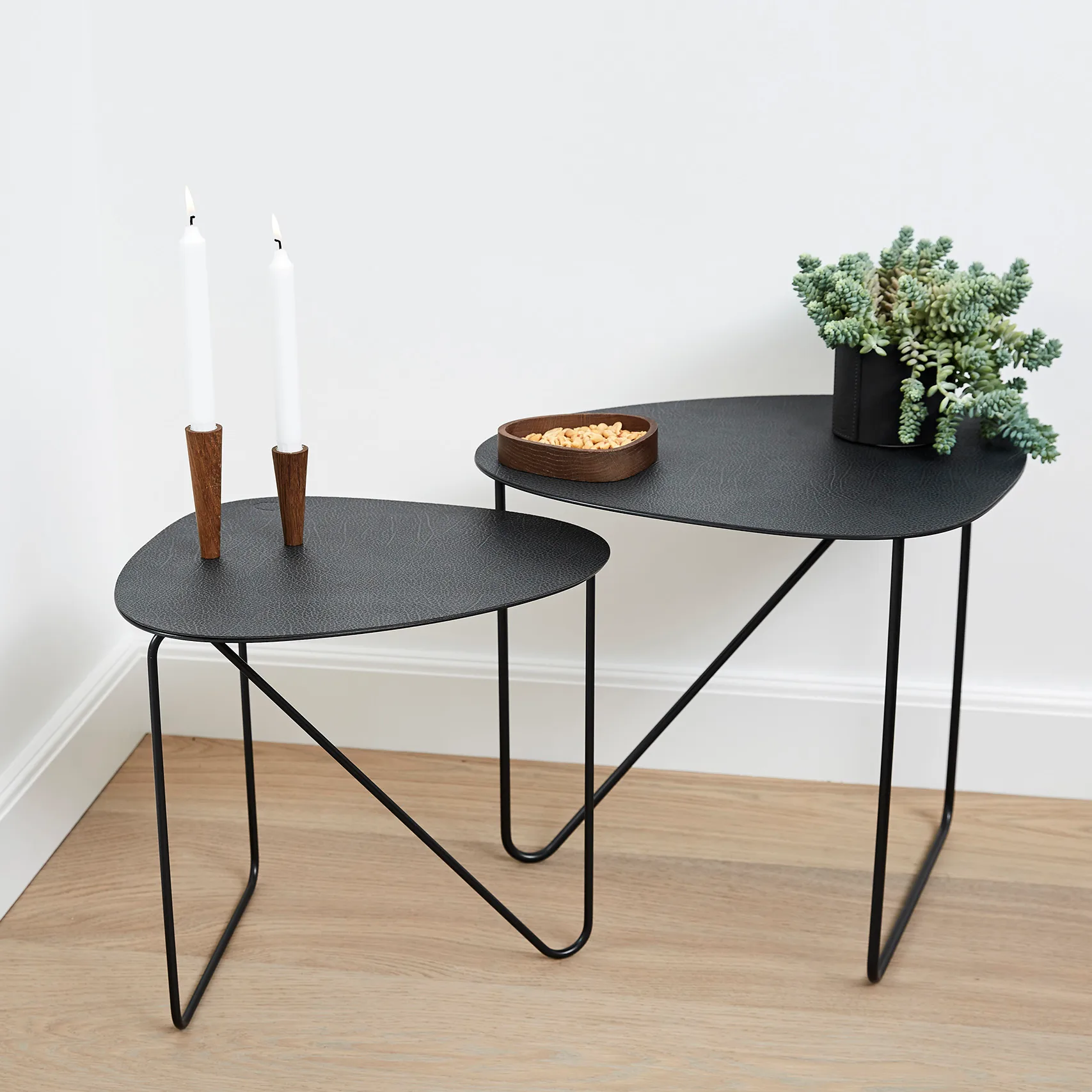Tavolino Curve Hippo L, Nero, antracite LIND DNA